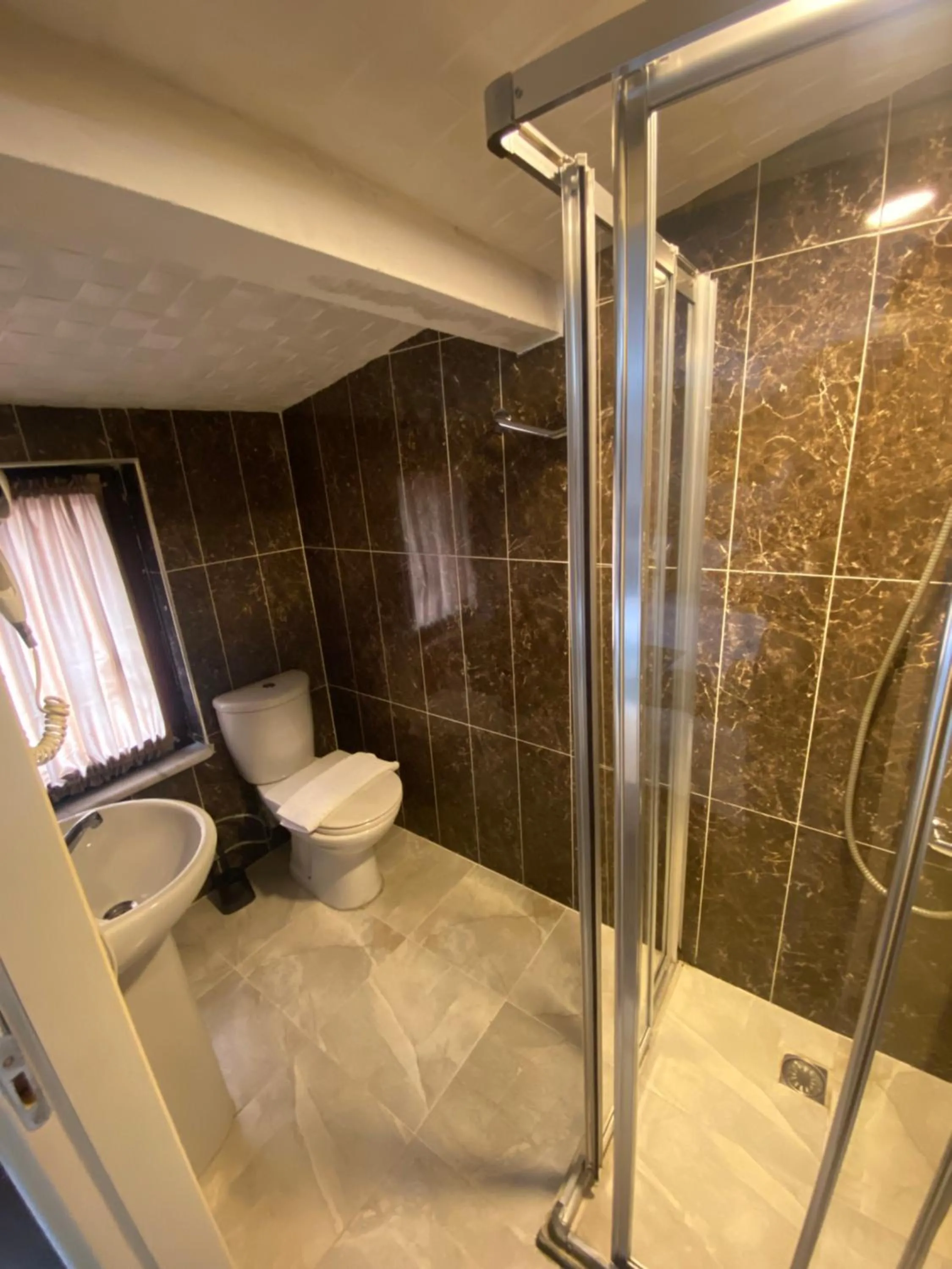 Bathroom in Bosphorus Bridge