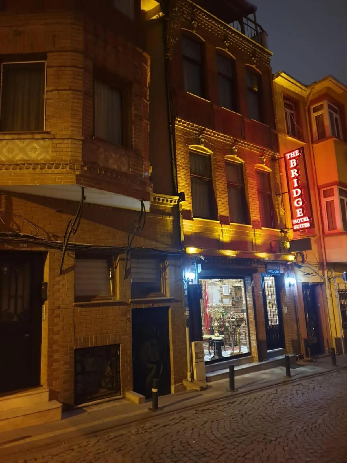 Property building in Bosphorus Bridge