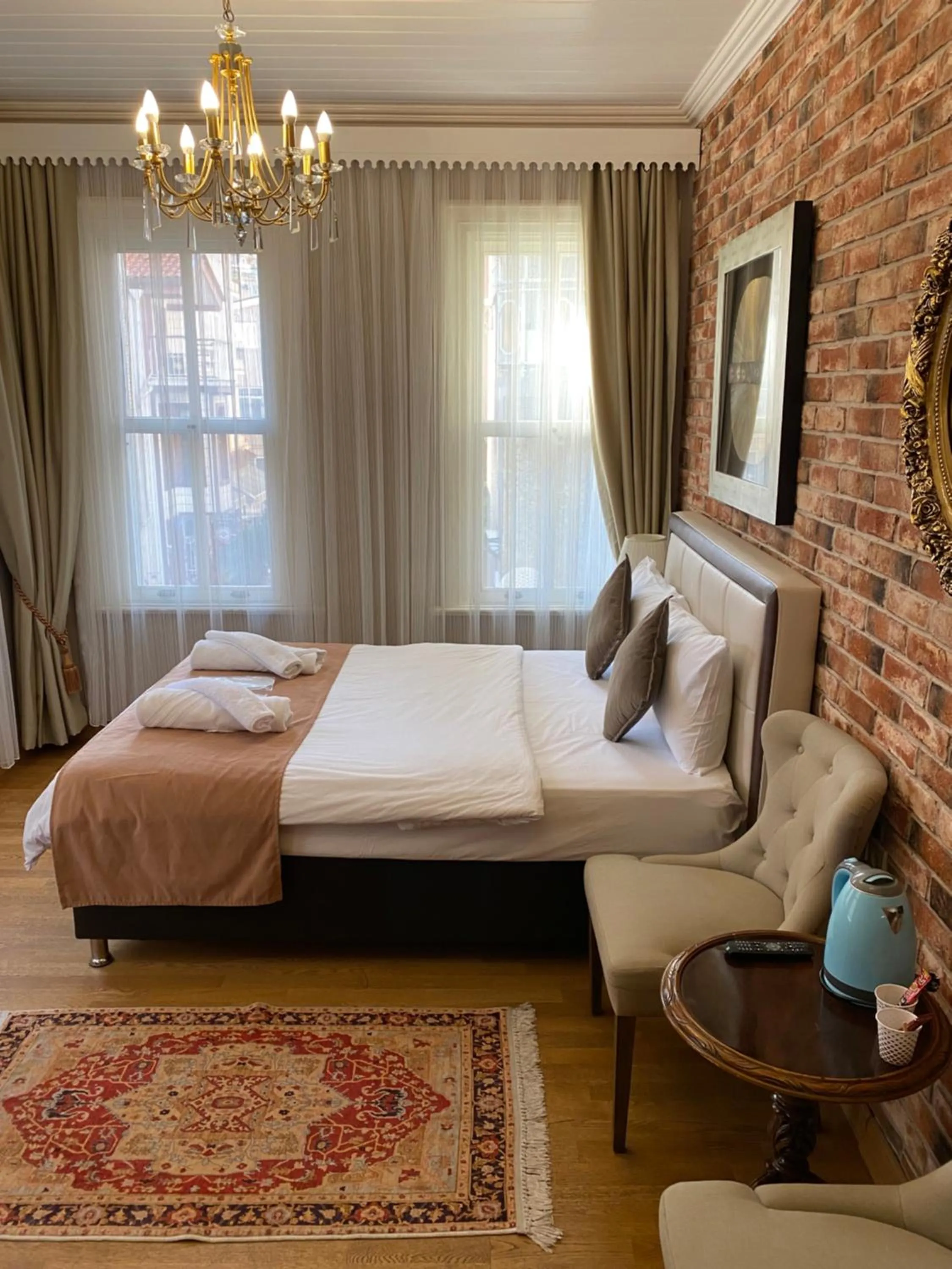 Bed in Bosphorus Bridge