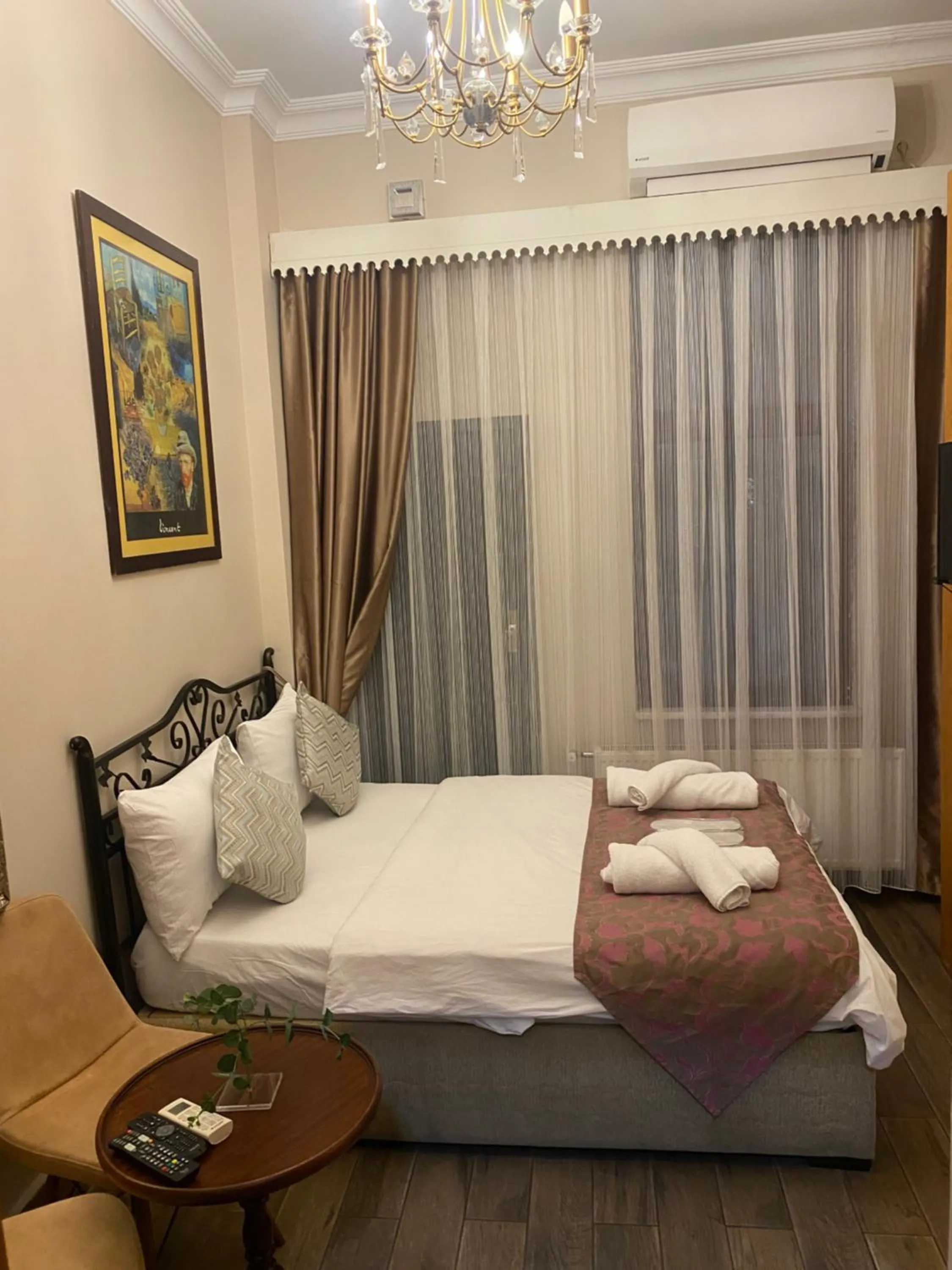 Bed in Bosphorus Bridge