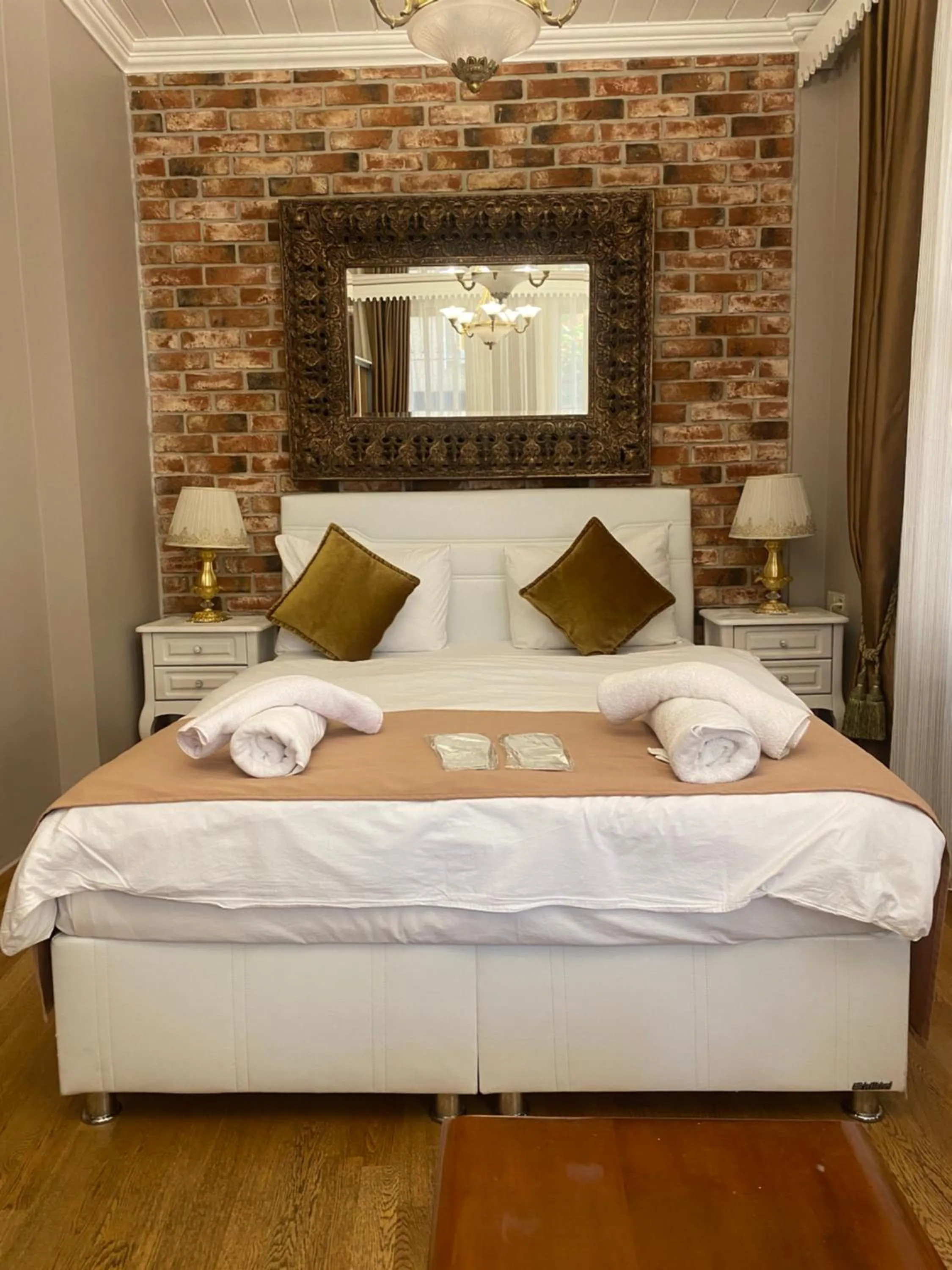 Bed in Bosphorus Bridge