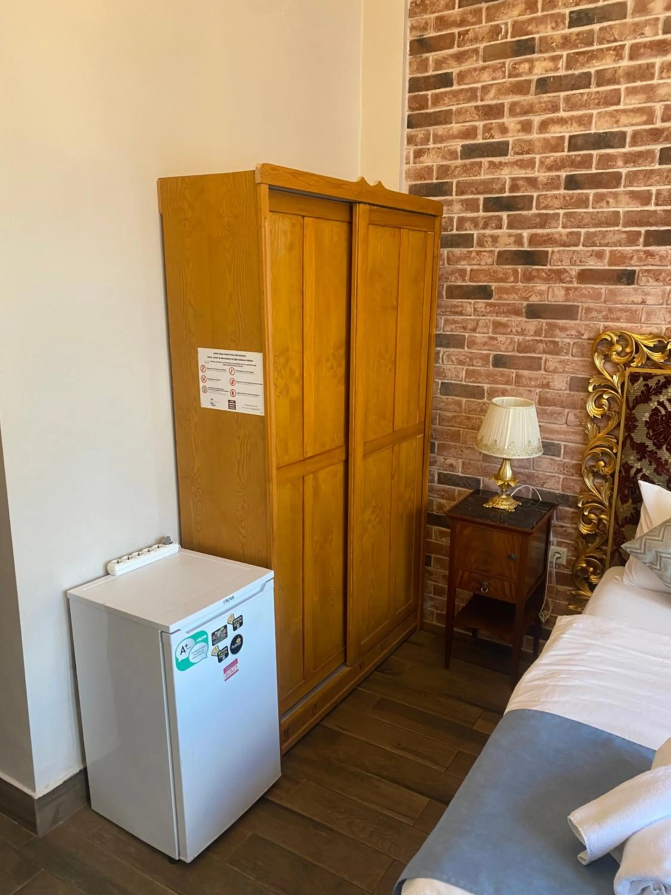 wardrobe, Bed in Bosphorus Bridge