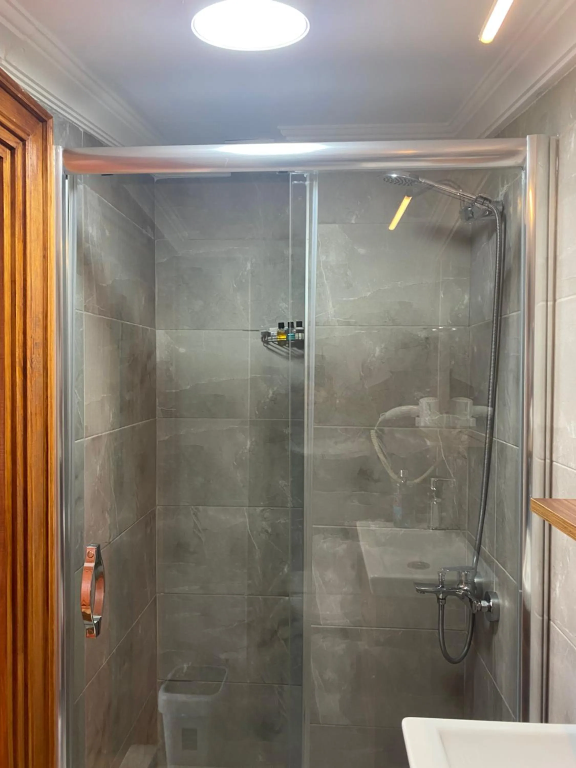 Shower in Bosphorus Bridge