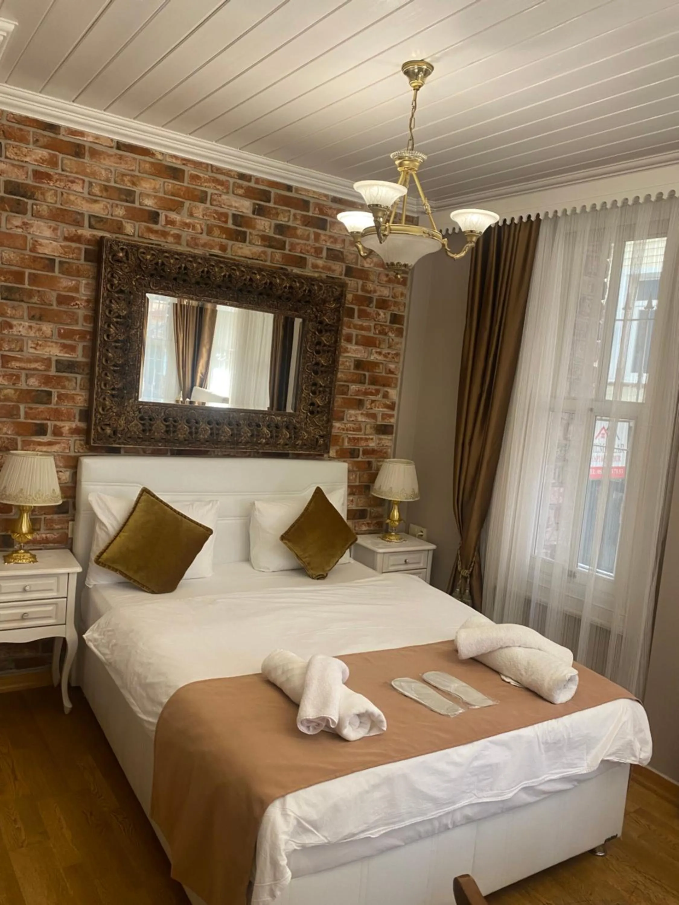 Bed in Bosphorus Bridge