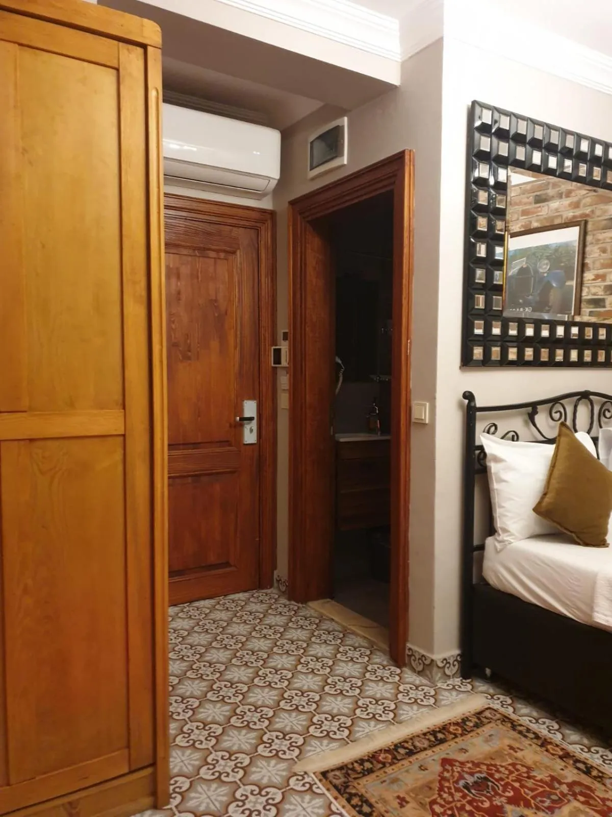 Photo of the whole room, Bed in Bosphorus Bridge