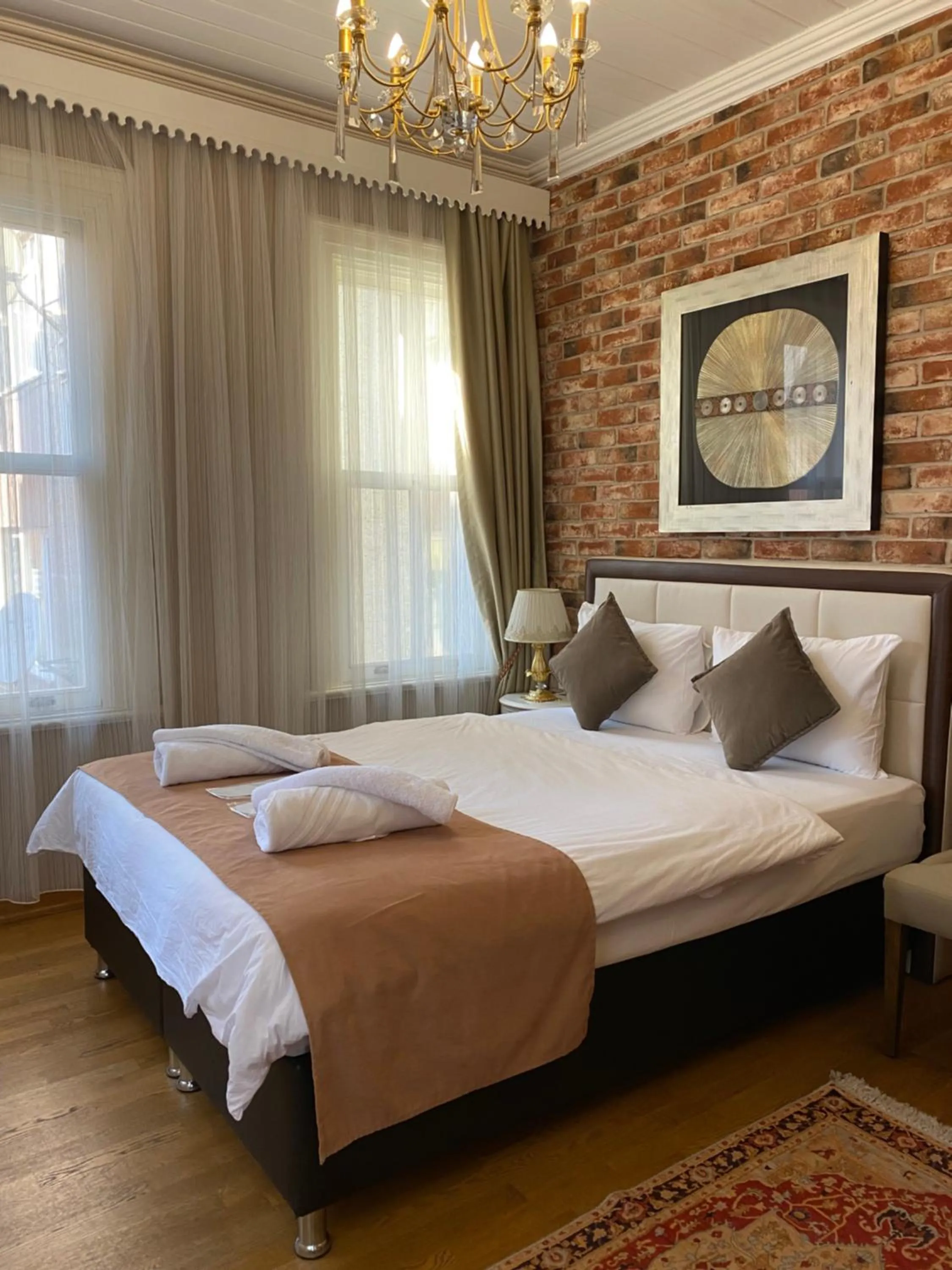 Bed in Bosphorus Bridge