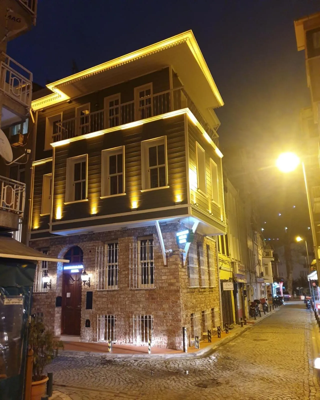 Property building in Bosphorus Bridge