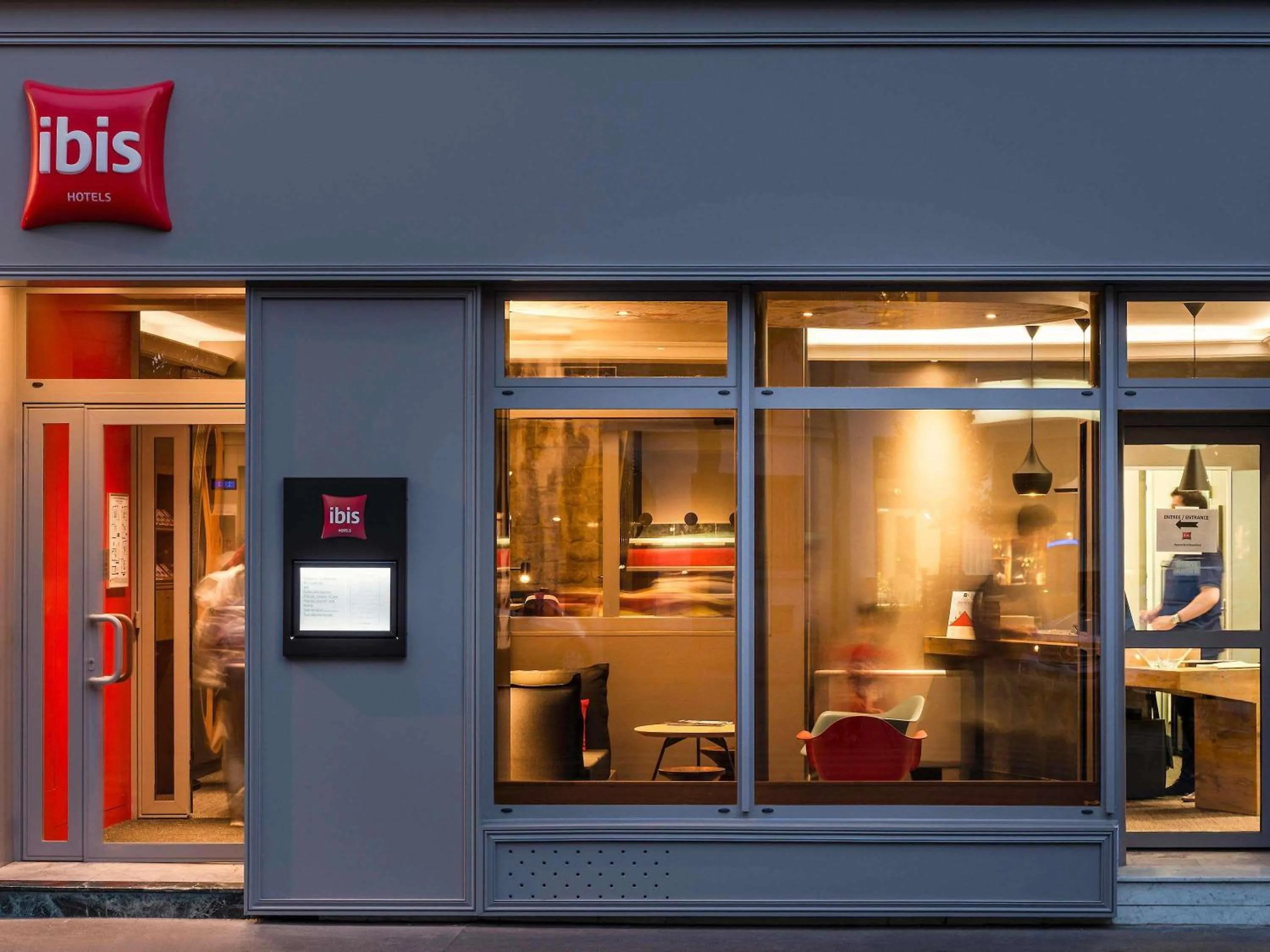 Property building in ibis Paris Avenue de la Republique