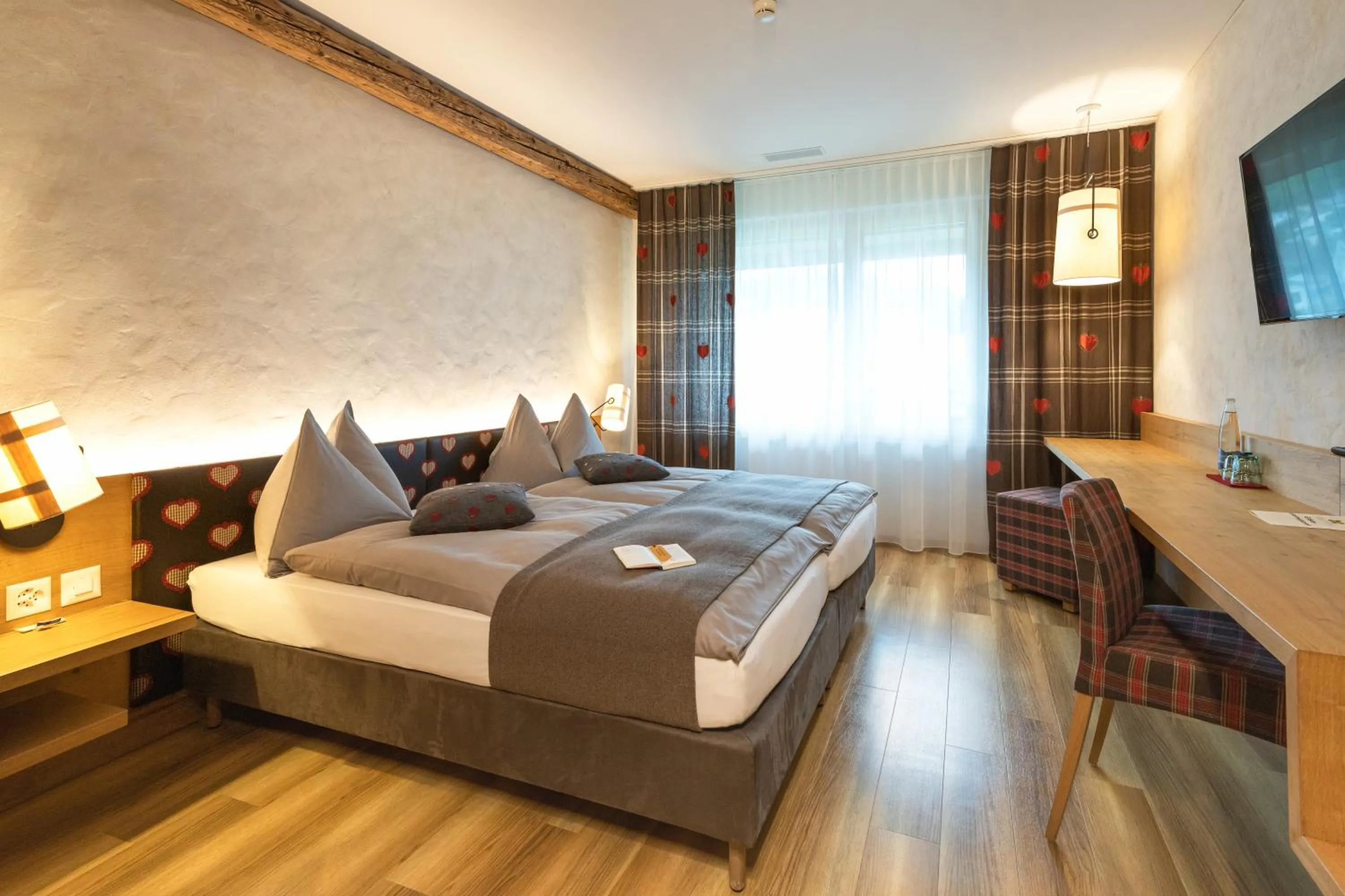 Bed in Landgasthof Kreuz - Ihr Businesshotel mit persönlichem Flair
