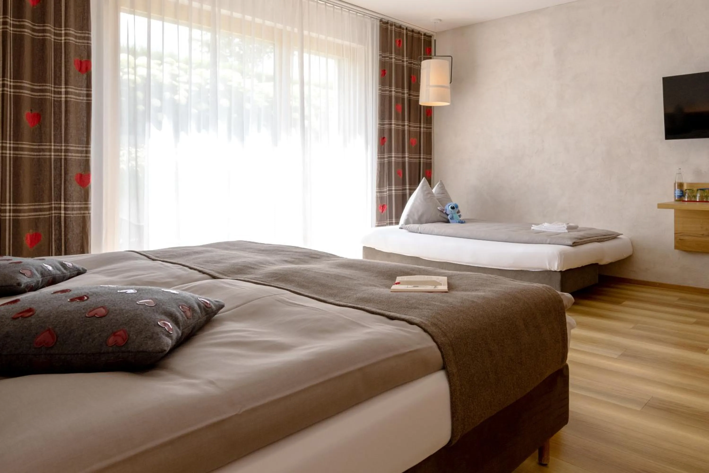 Photo of the whole room, Bed in Landgasthof Kreuz - Ihr Businesshotel mit persönlichem Flair