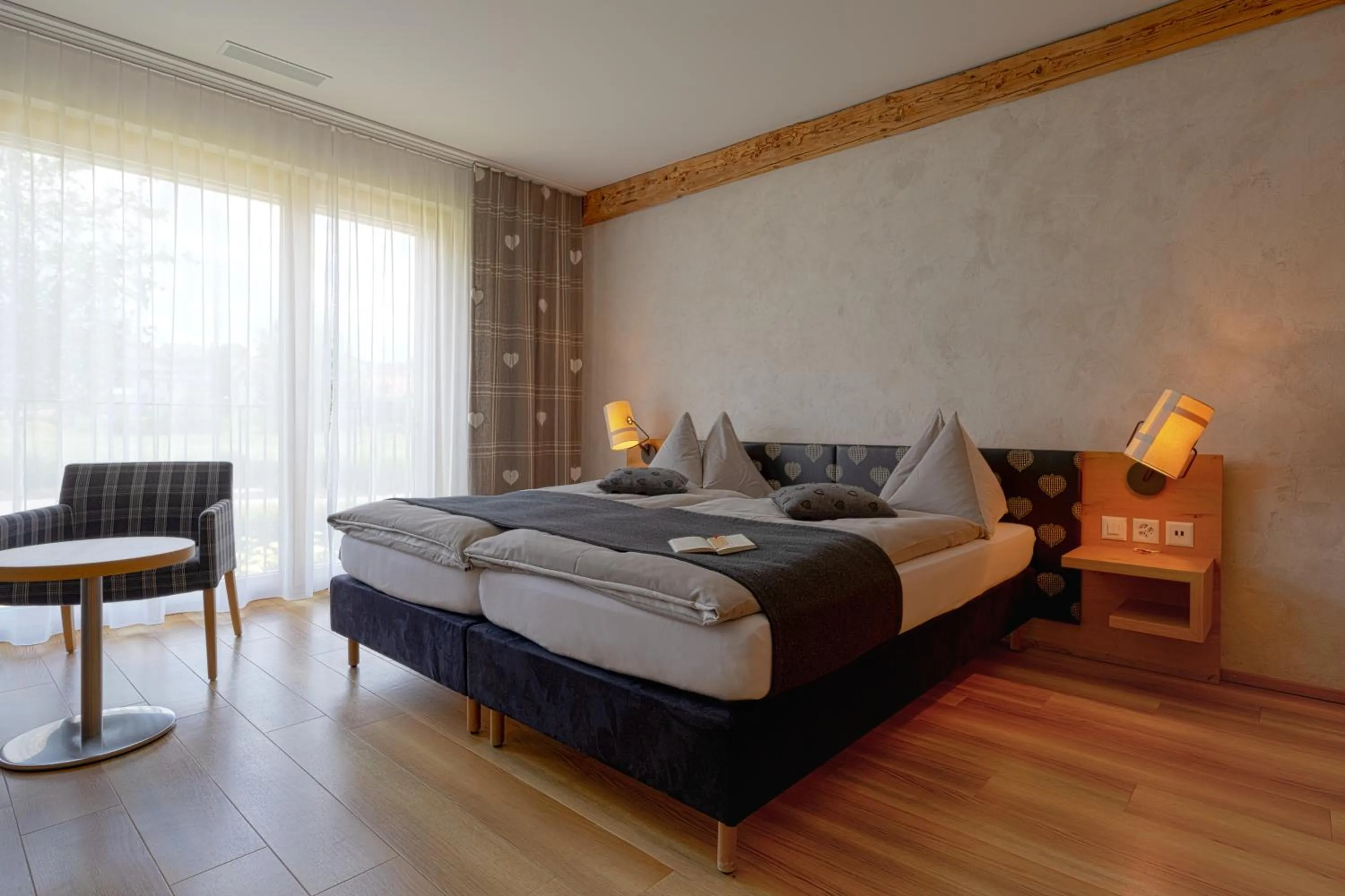 Bed in Landgasthof Kreuz - Ihr Businesshotel mit persönlichem Flair