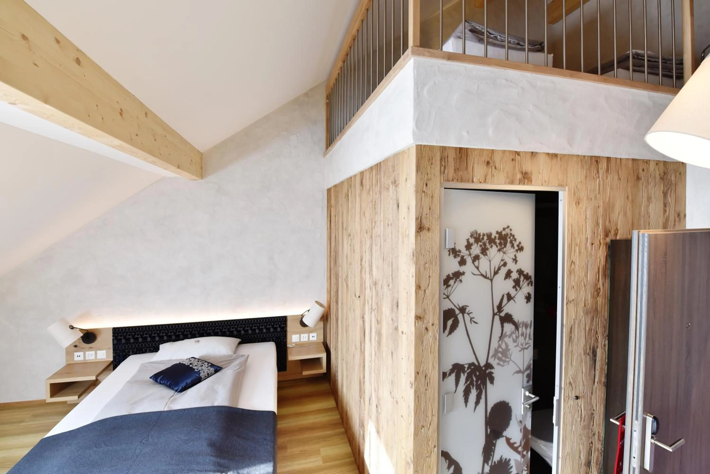 Photo of the whole room, Bed in Landgasthof Kreuz - Ihr Businesshotel mit persönlichem Flair