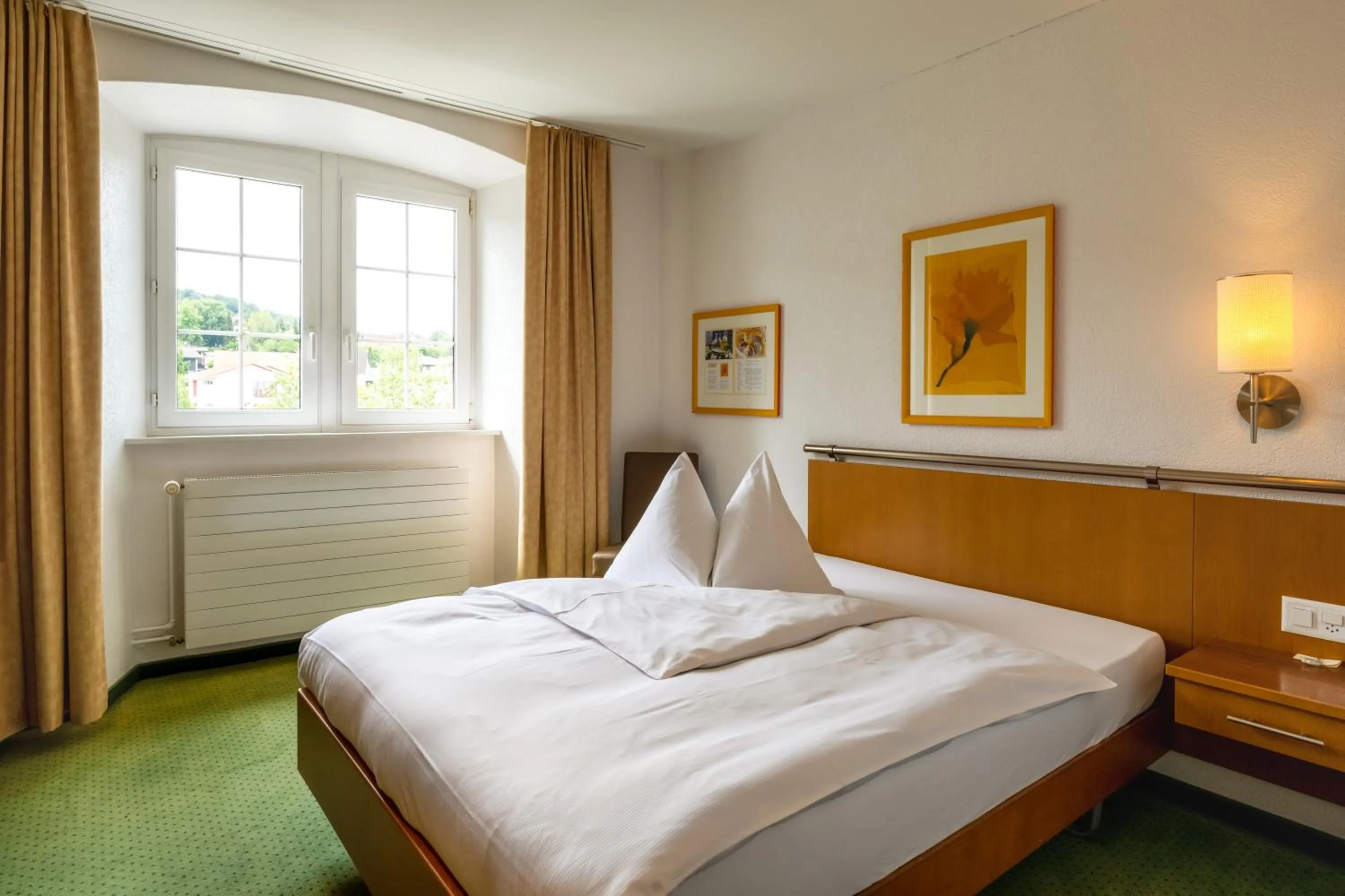 Bed in Landgasthof Kreuz - Ihr Businesshotel mit persönlichem Flair