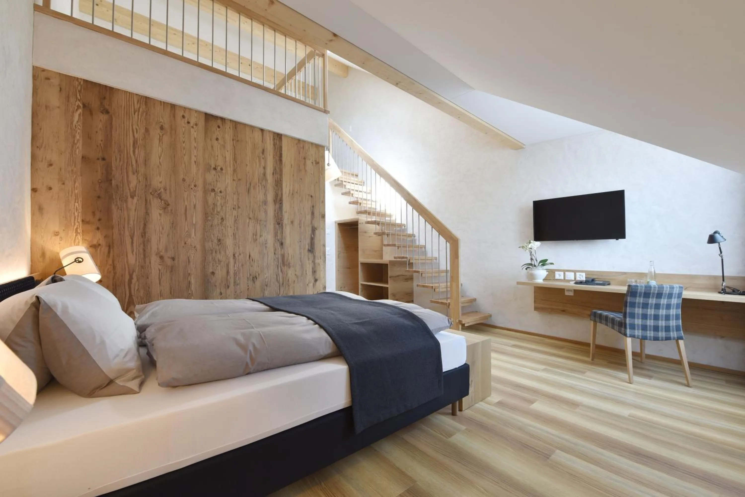 Photo of the whole room, Bed in Landgasthof Kreuz - Ihr Businesshotel mit persönlichem Flair