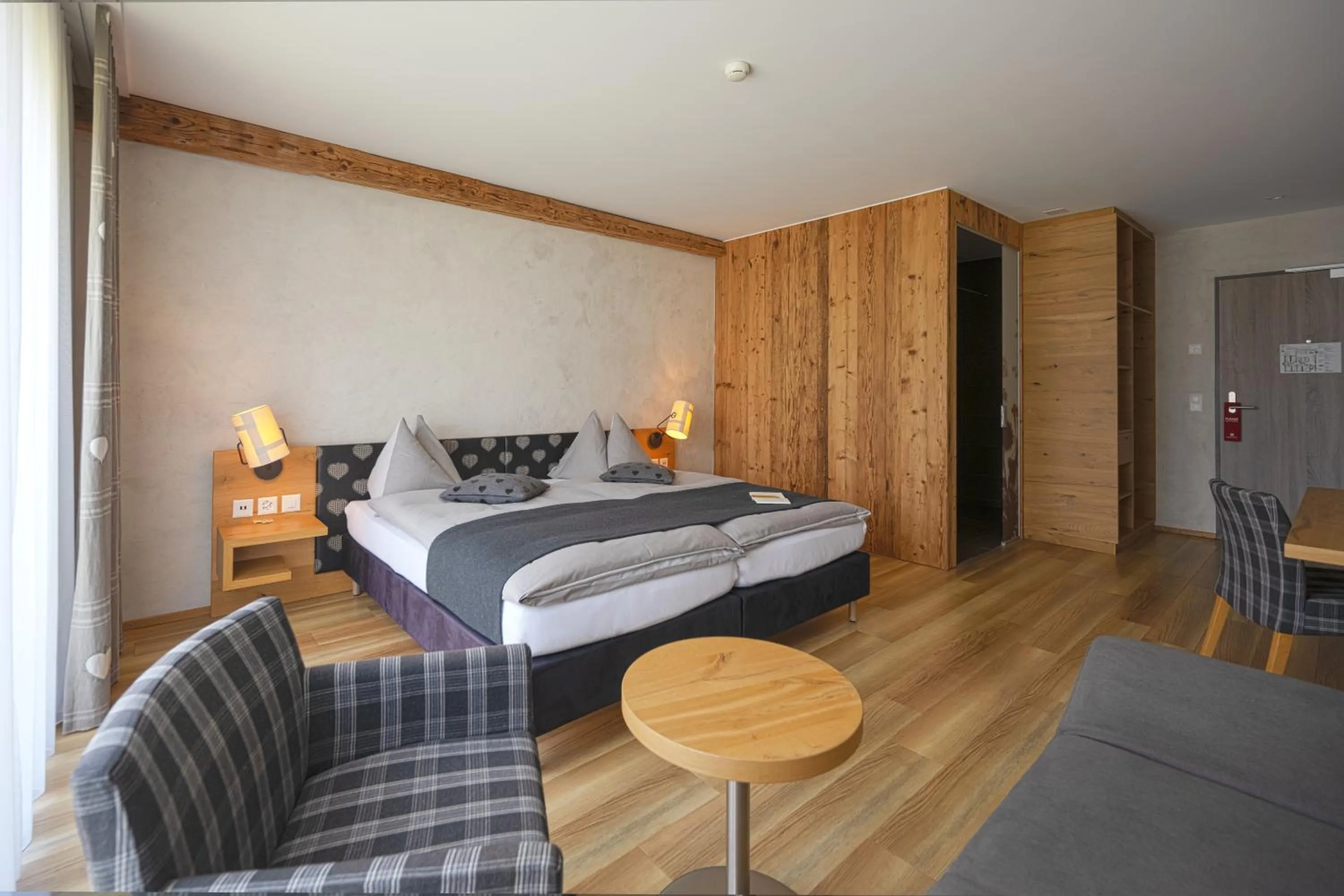 Photo of the whole room, Bed in Landgasthof Kreuz - Ihr Businesshotel mit persönlichem Flair