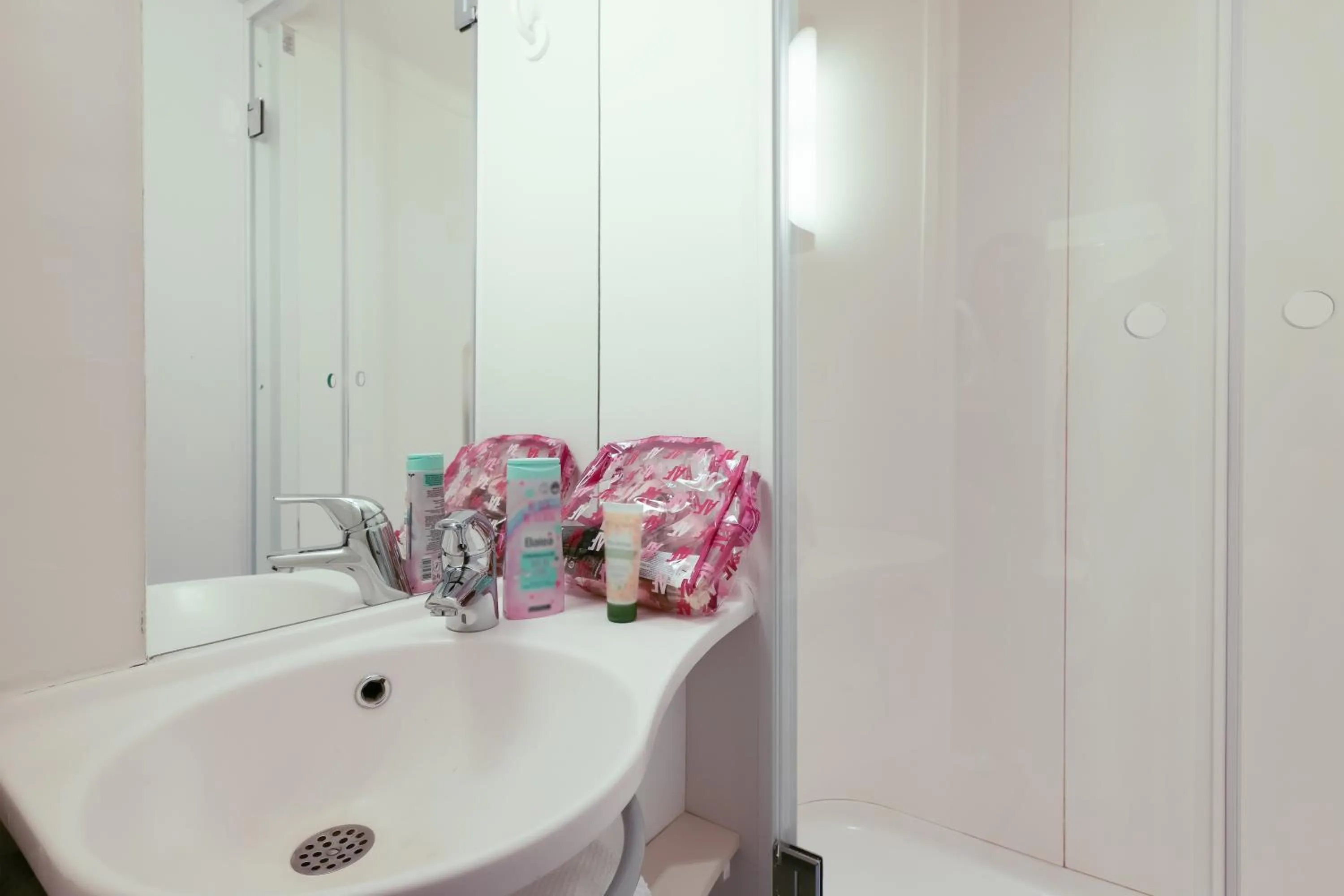 Shower in ibis Budget Villemomble