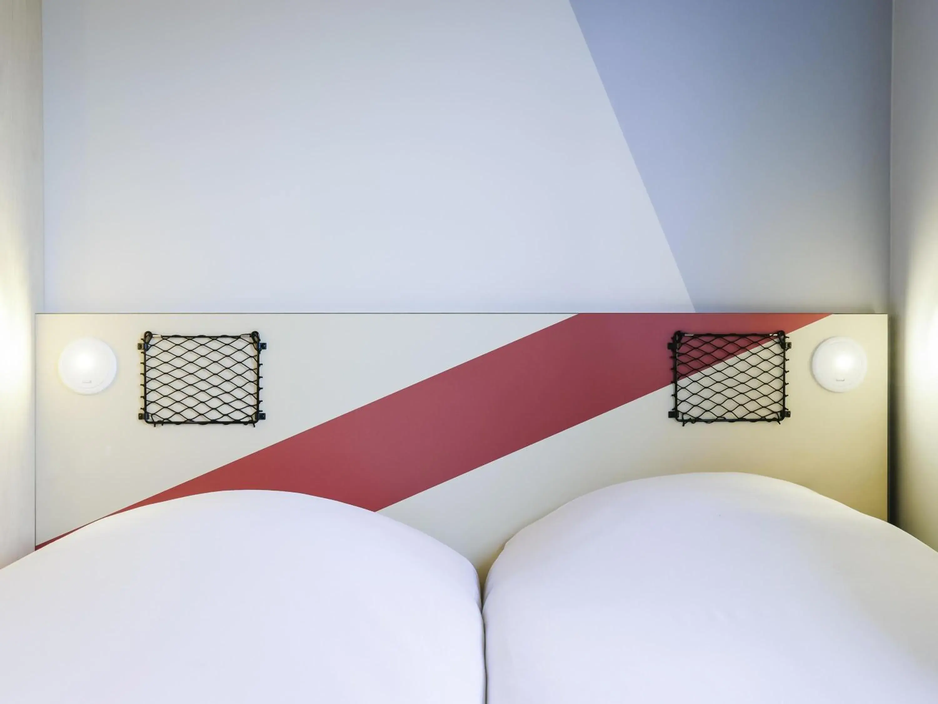 Triple Room with Three Single Beds in ibis Budget Villemomble Triple Room with Three Single Beds in ibis Budget Villemomble