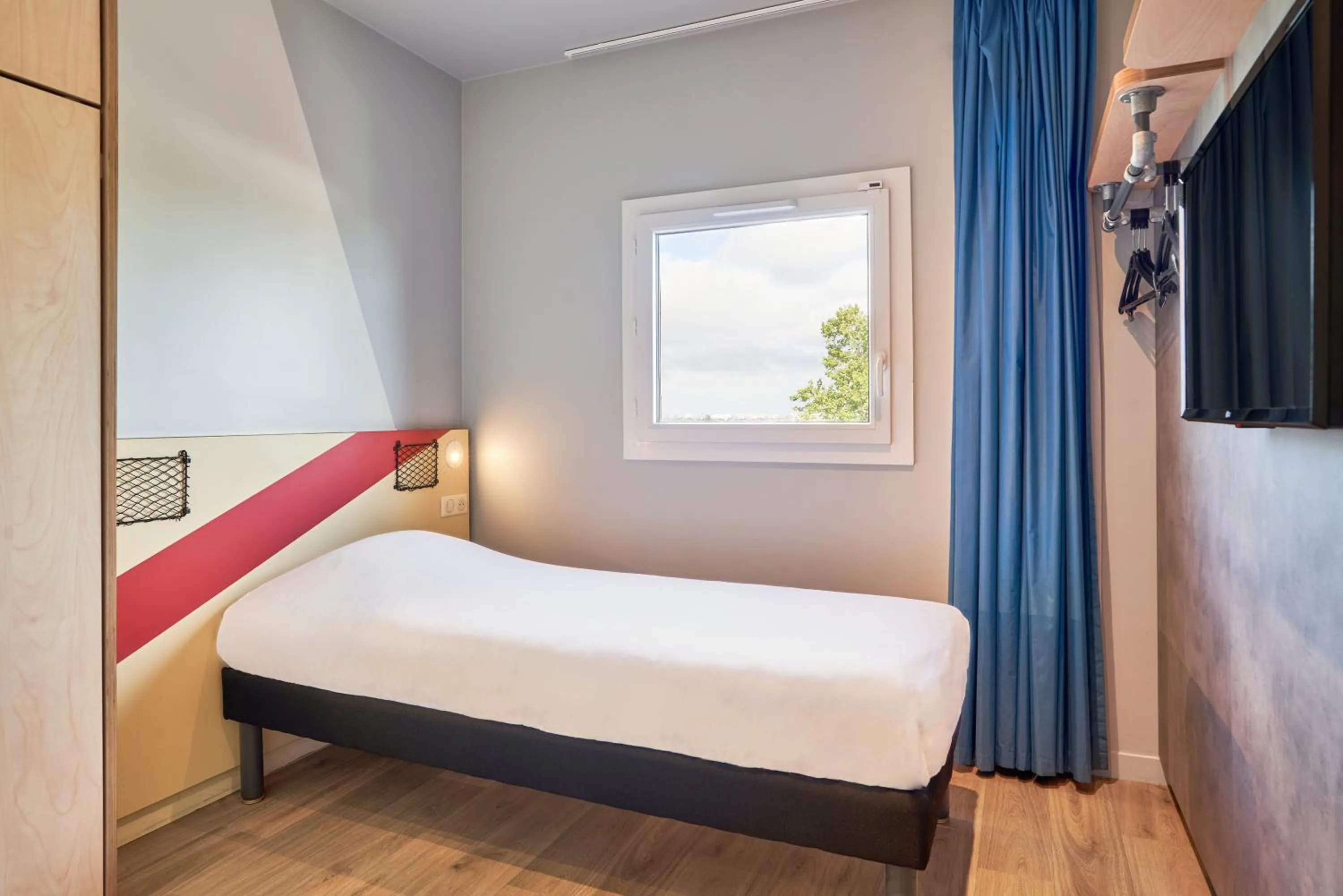 Photo of the whole room, Bed in ibis Budget Villemomble