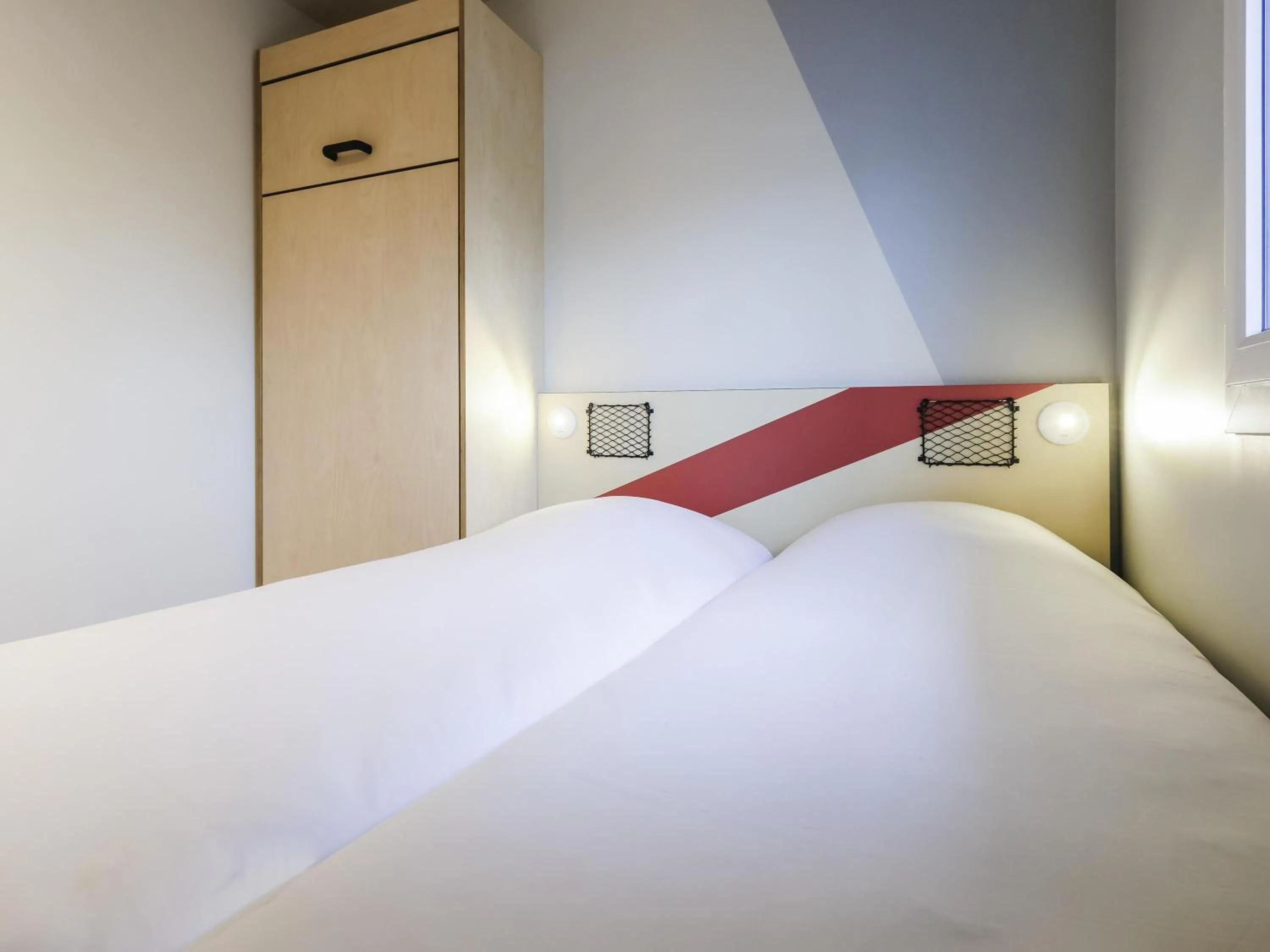 Bedroom, Bed in ibis Budget Villemomble