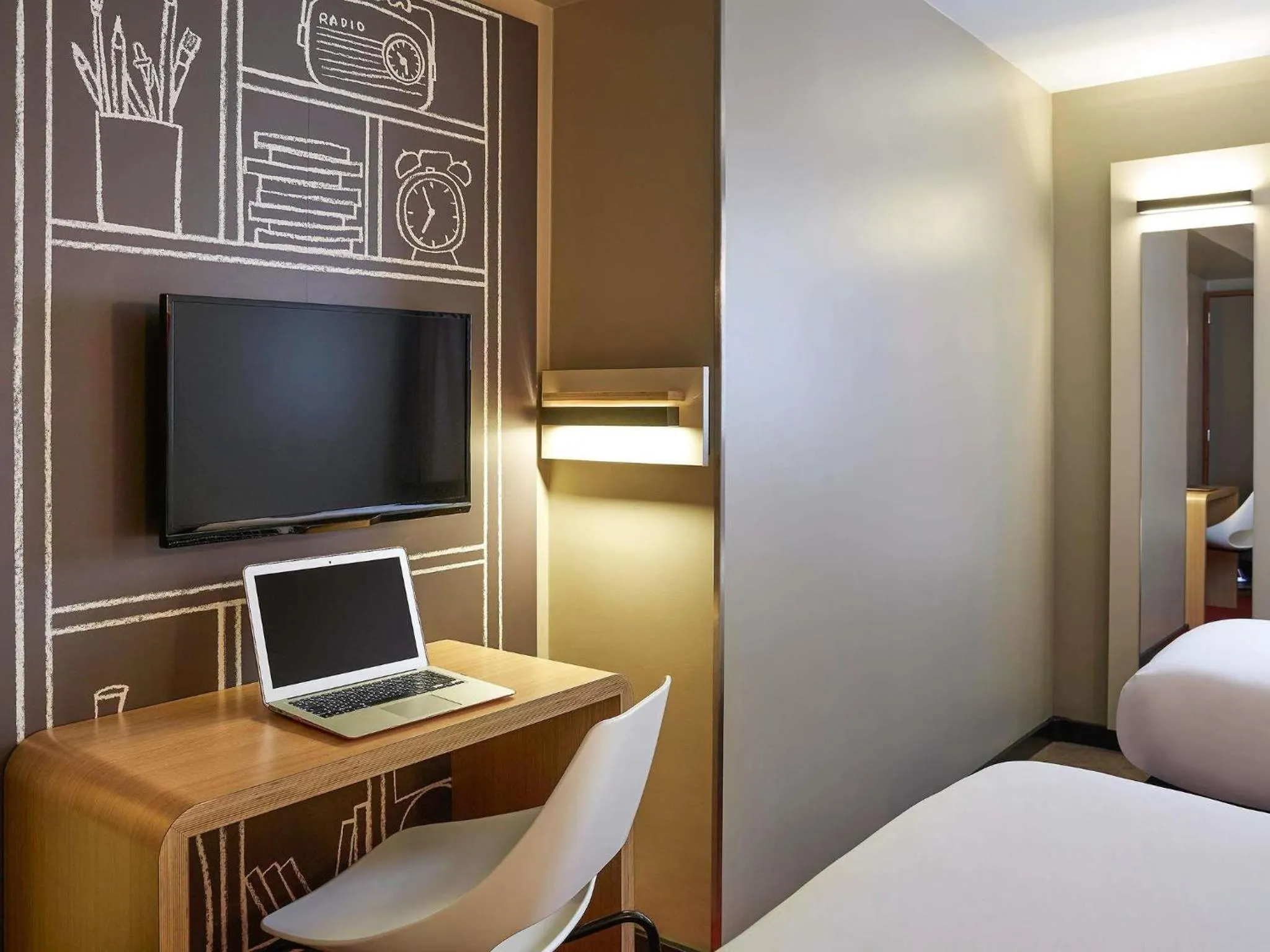 Bedroom, Bed in ibis Paris Canal Saint Martin