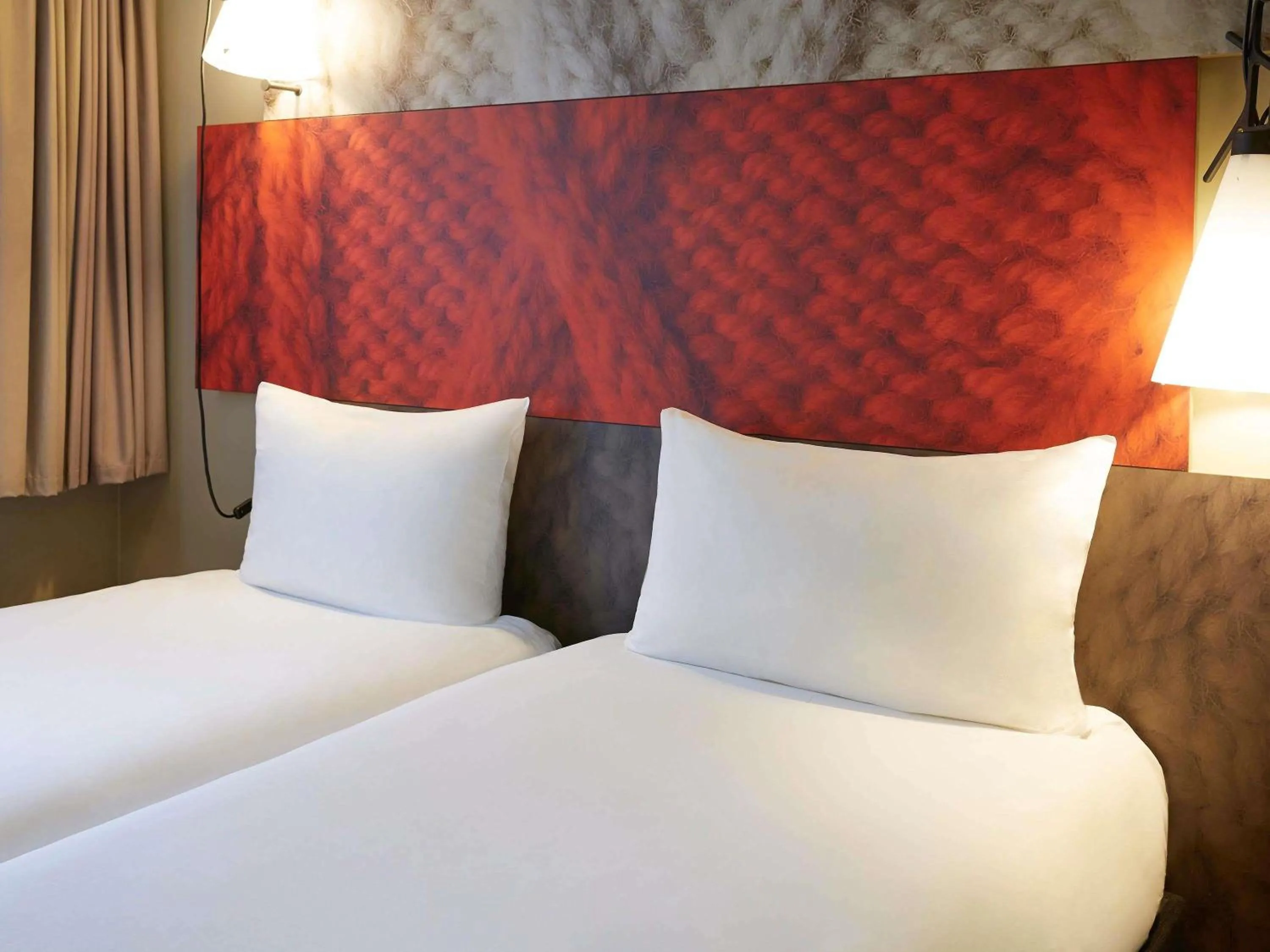 Bedroom, Bed in ibis Paris Canal Saint Martin