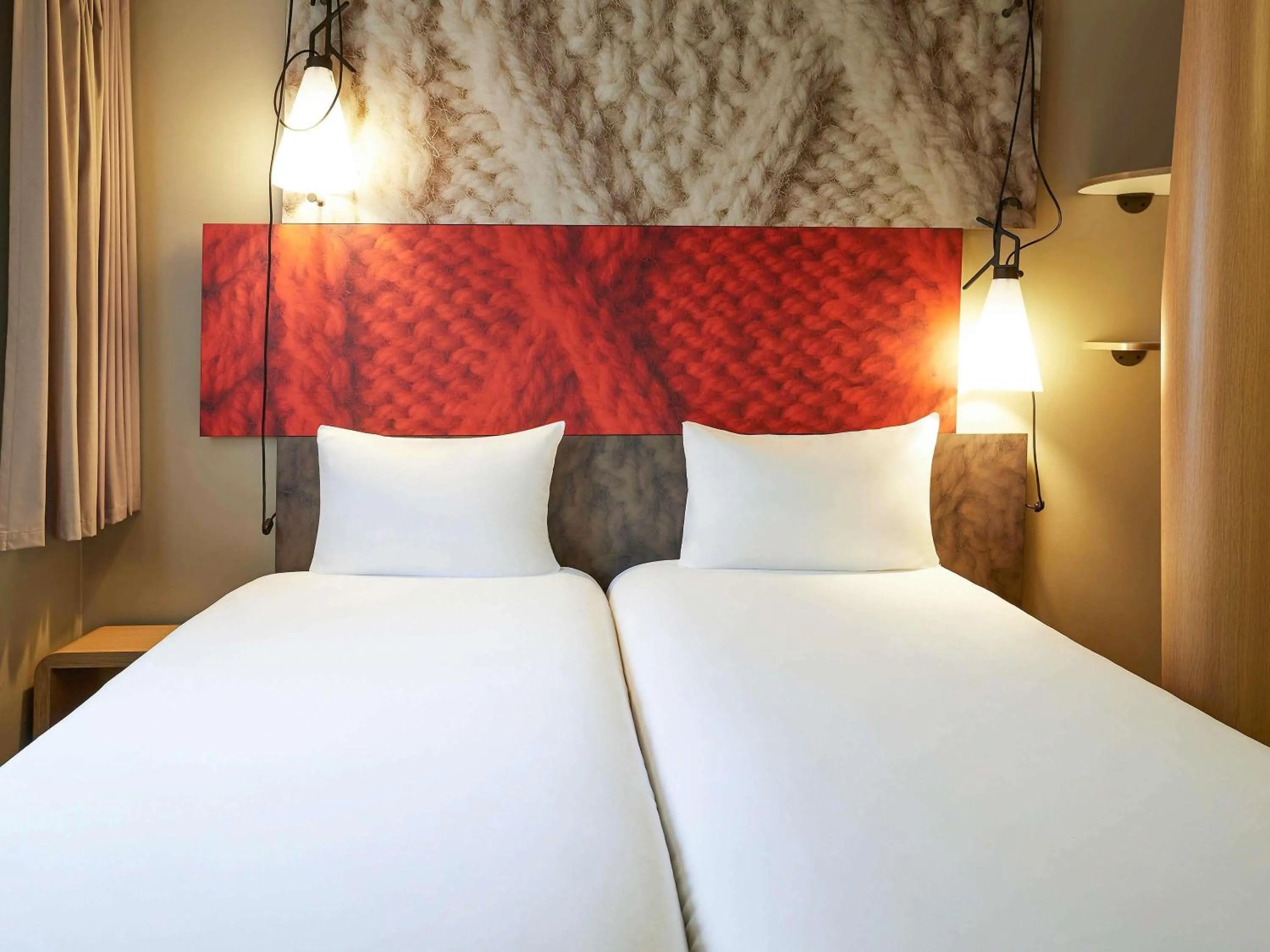 Bedroom, Bed in ibis Paris Canal Saint Martin