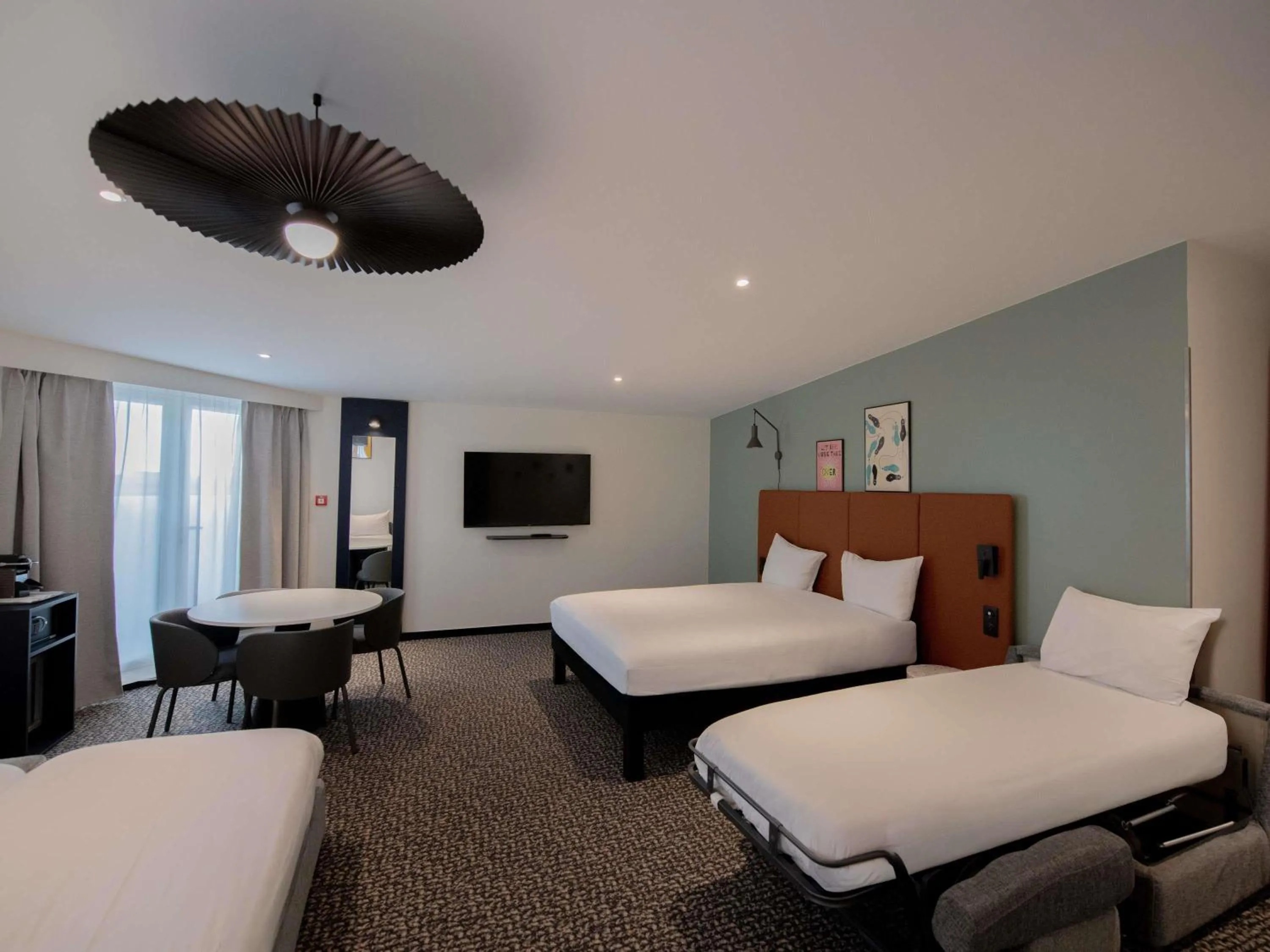 Property building, Bed in ibis Paris Canal Saint Martin