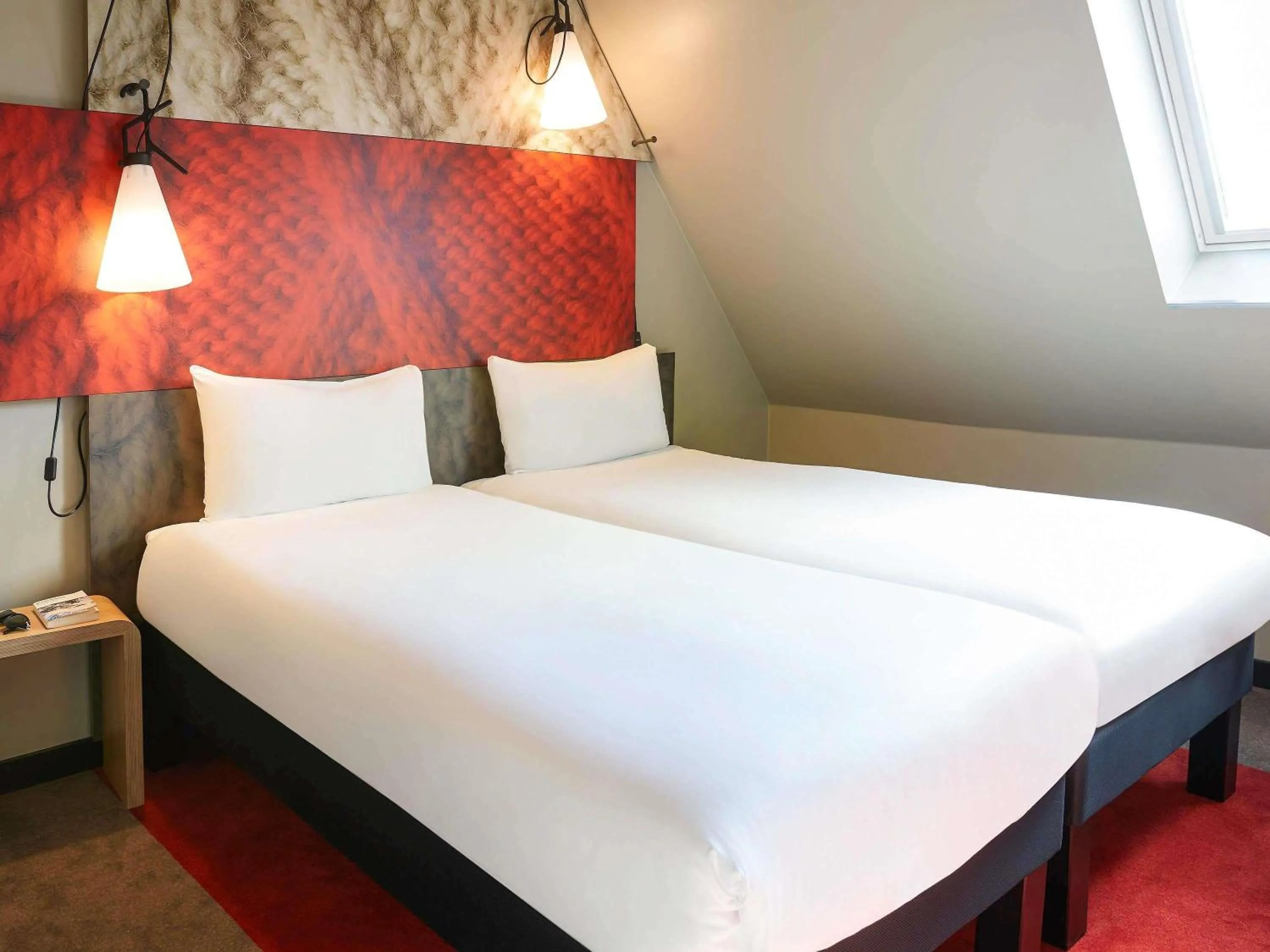 Bedroom, Bed in ibis Paris Canal Saint Martin