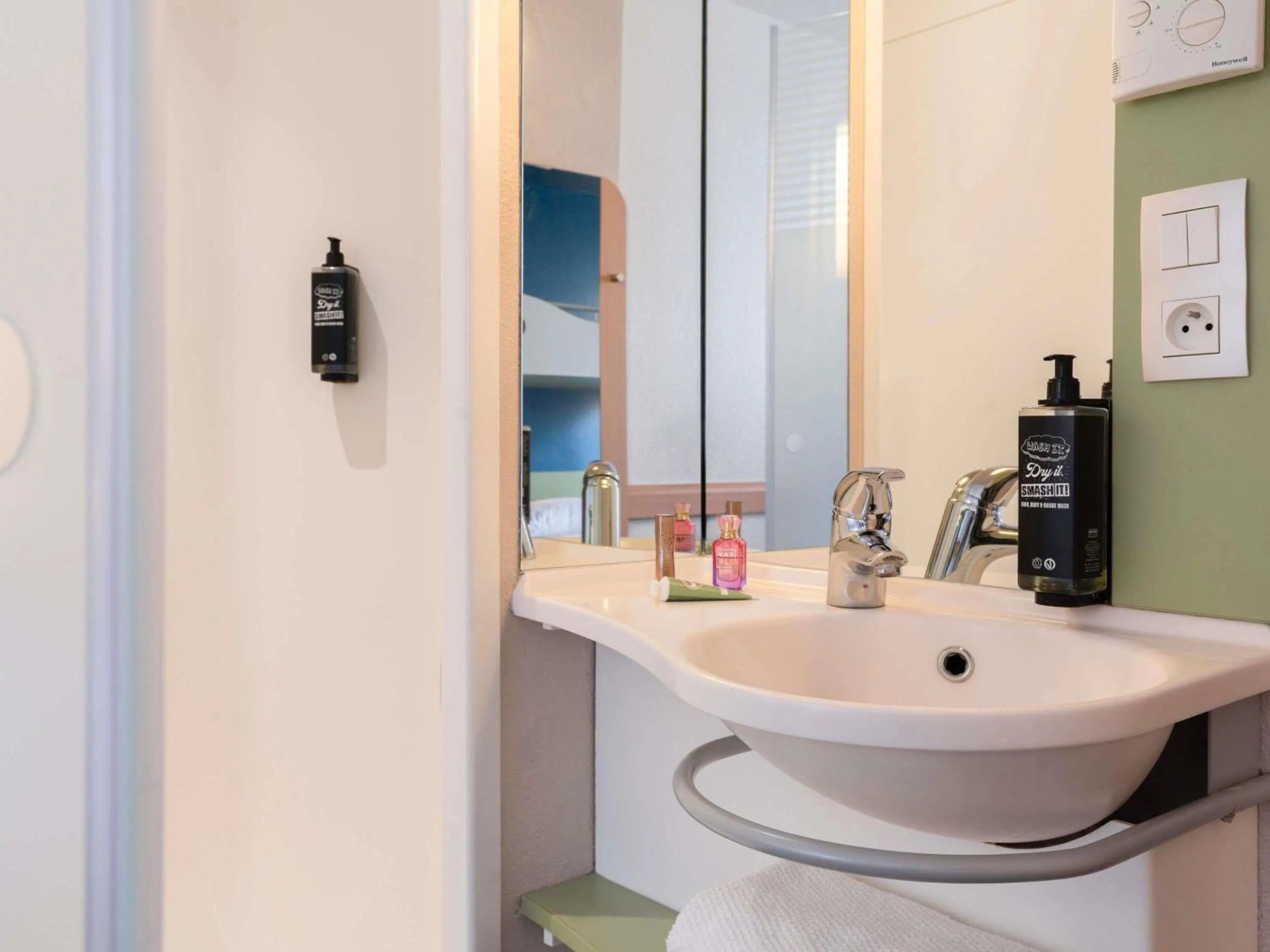 Bedroom in ibis Budget Paris La Villette 19ème