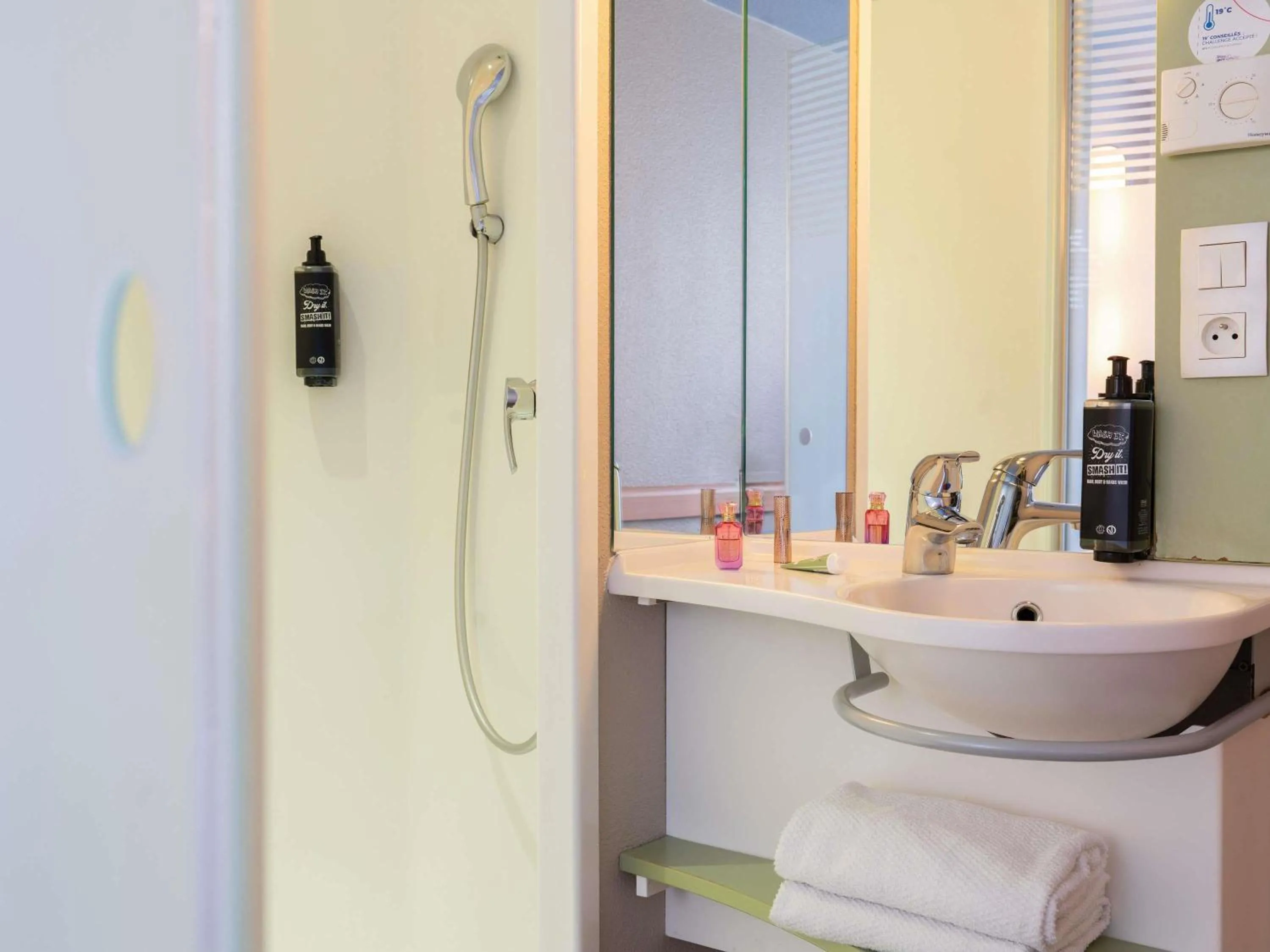 Bedroom in ibis Budget Paris La Villette 19ème