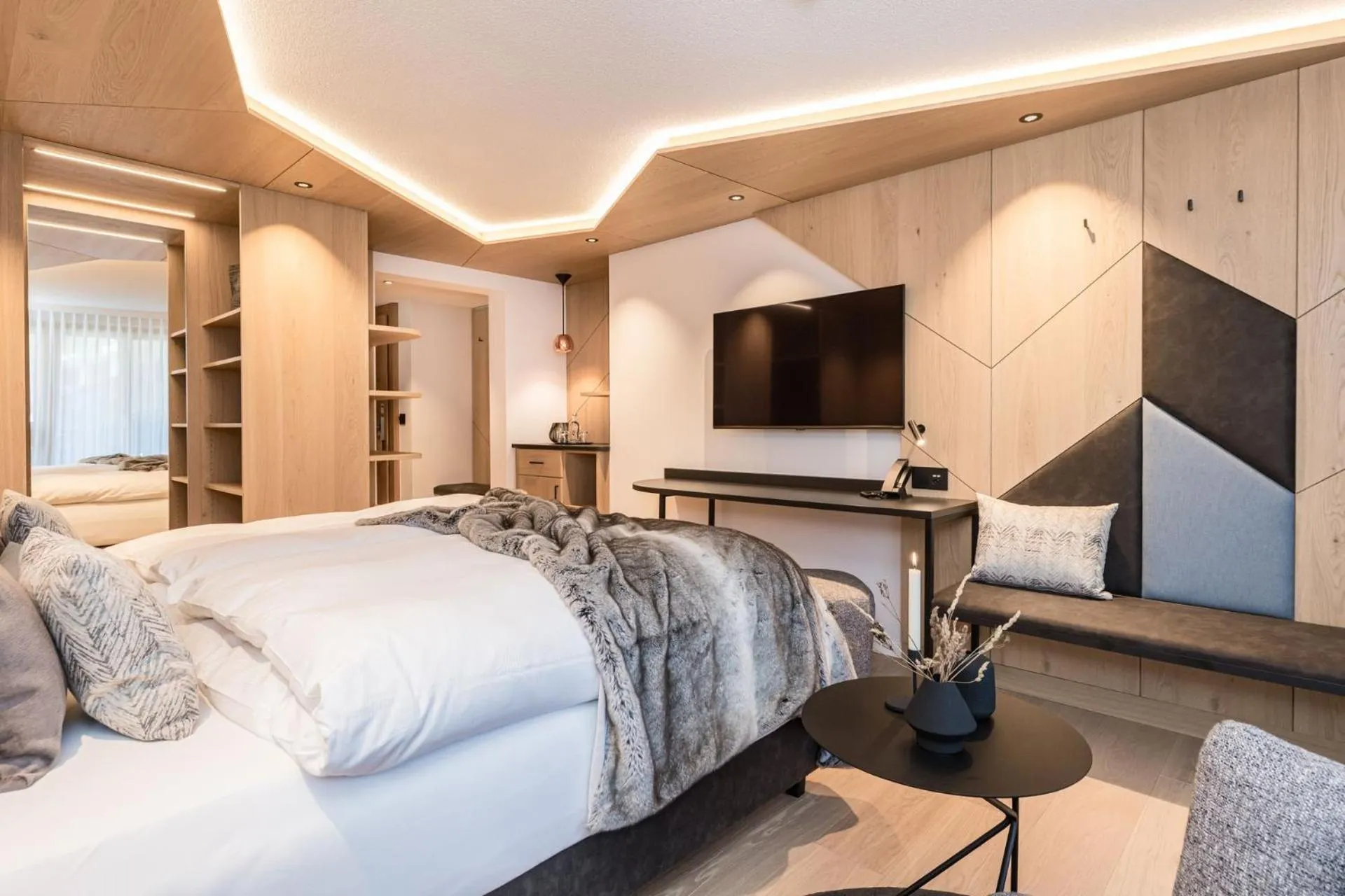 Photo of the whole room, Bed in la couronne Hotel & Spa