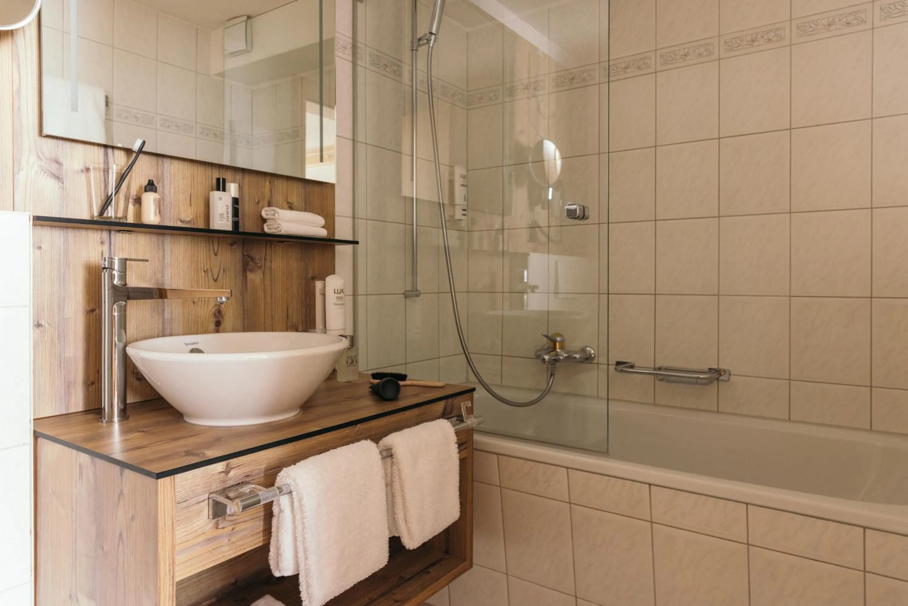 Bathroom in la couronne Hotel & Spa