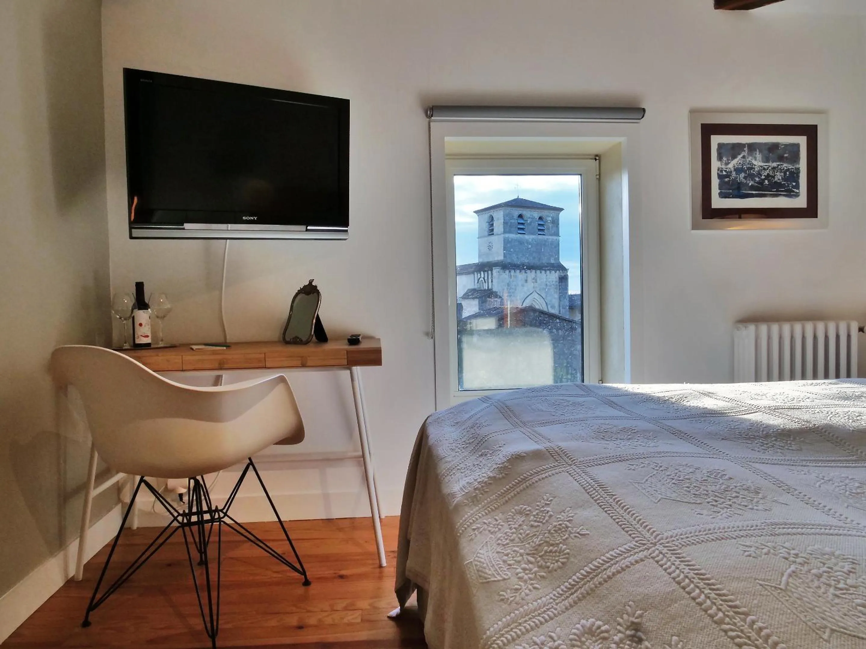 Decorative detail, Bed in Clos Monicord