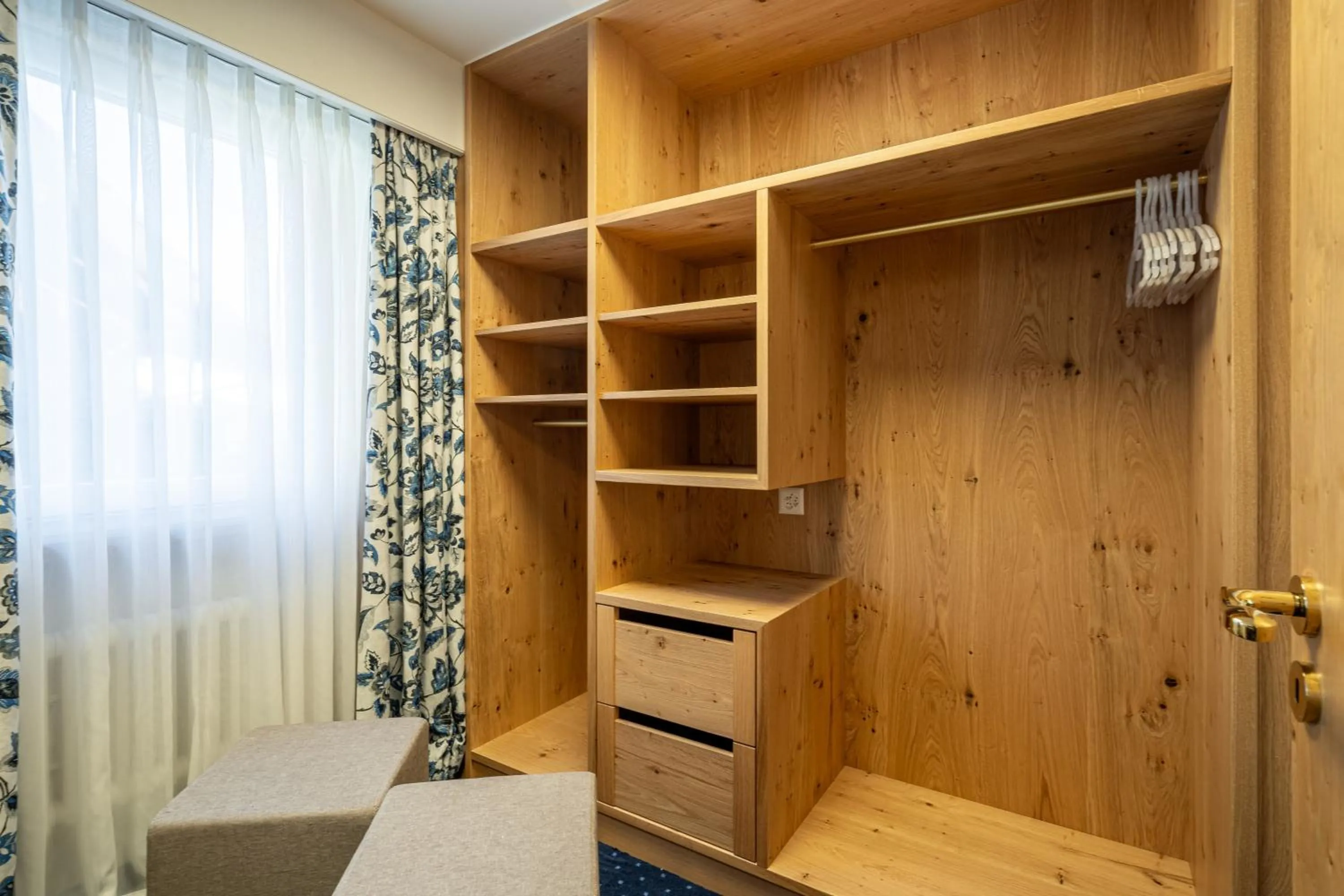 Photo of the whole room in Hotel Alpenroyal