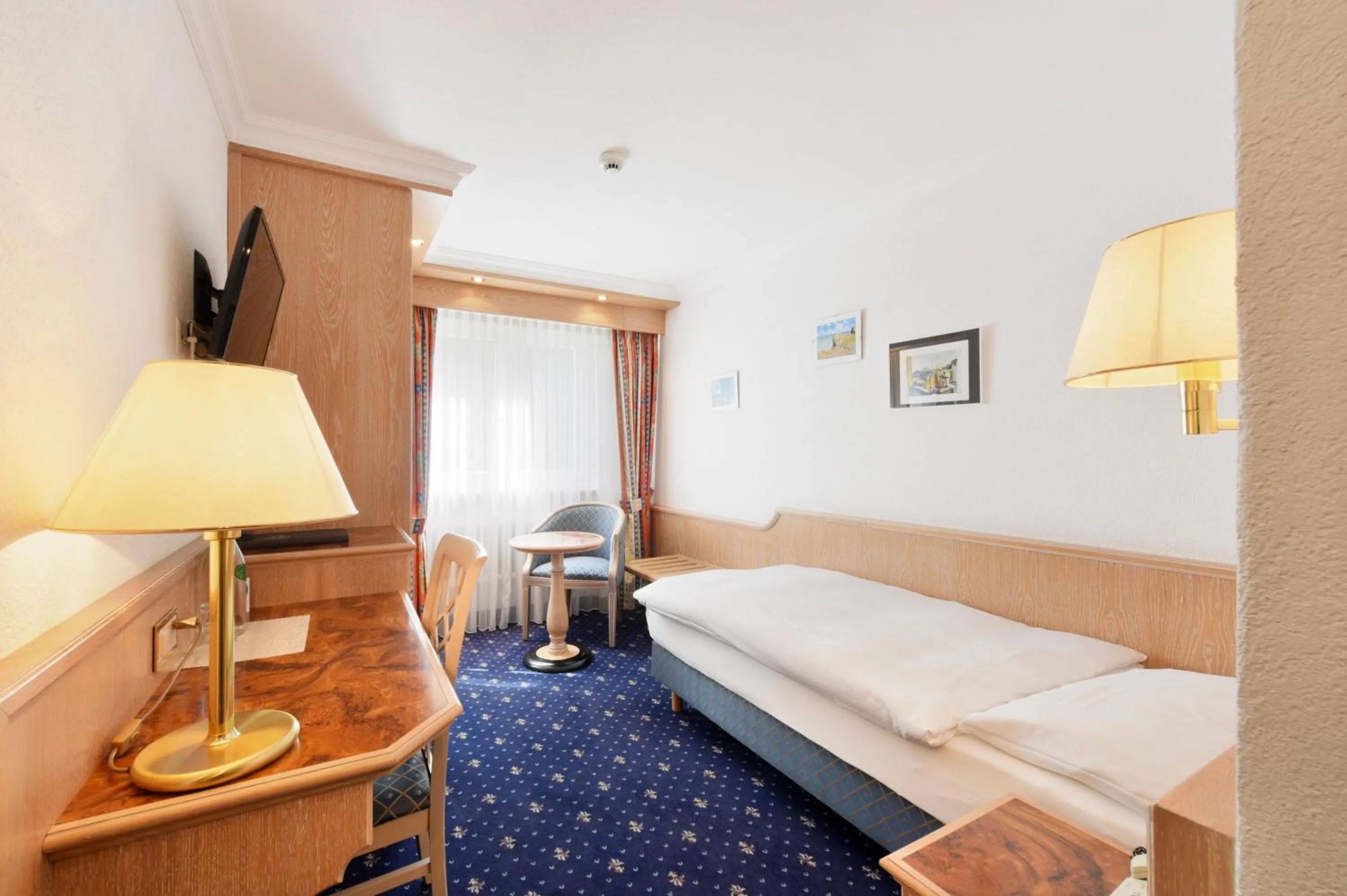 Staff, Bed in Hotel Alpenroyal