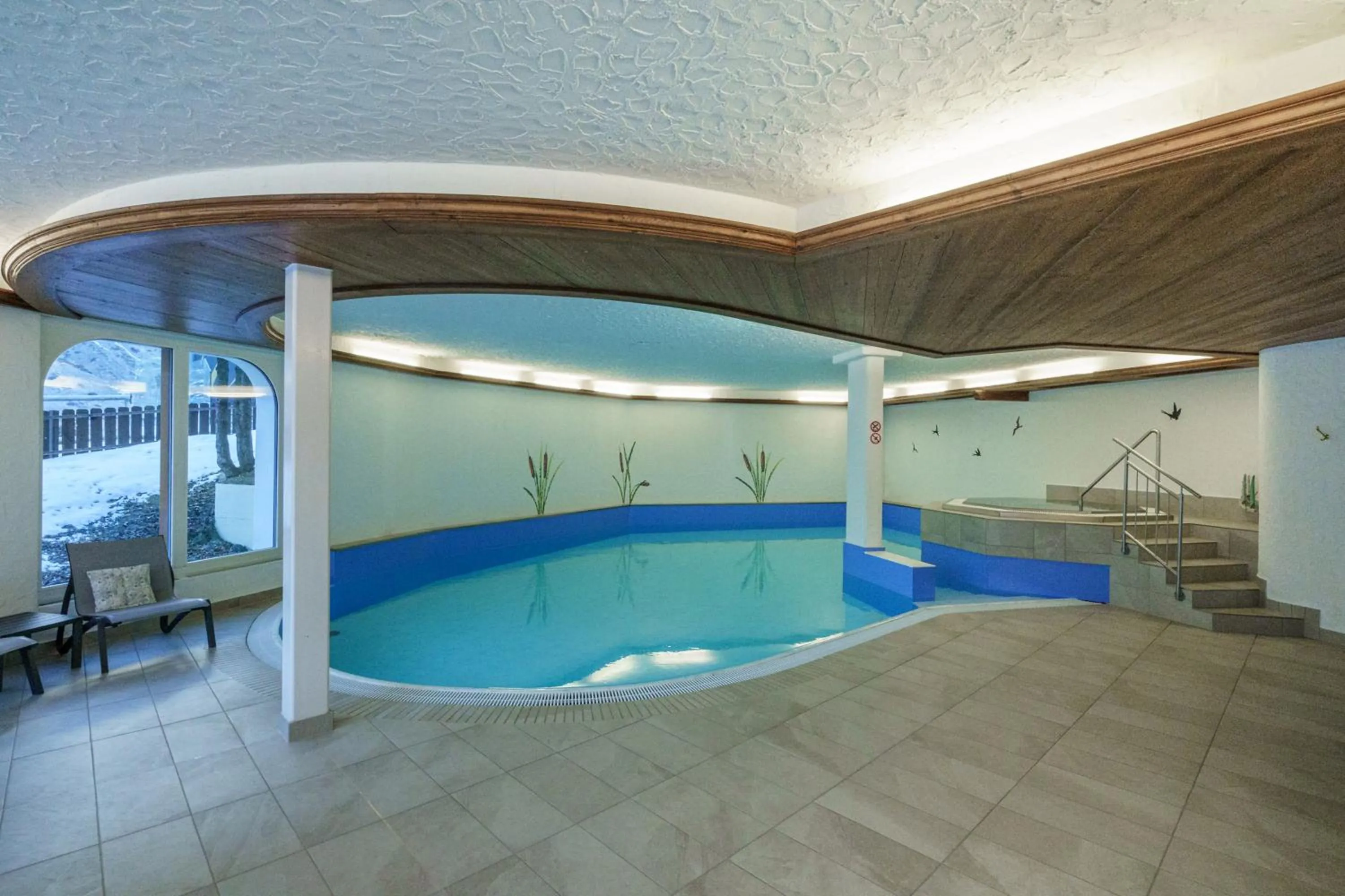 Swimming pool in Hotel Alpenroyal