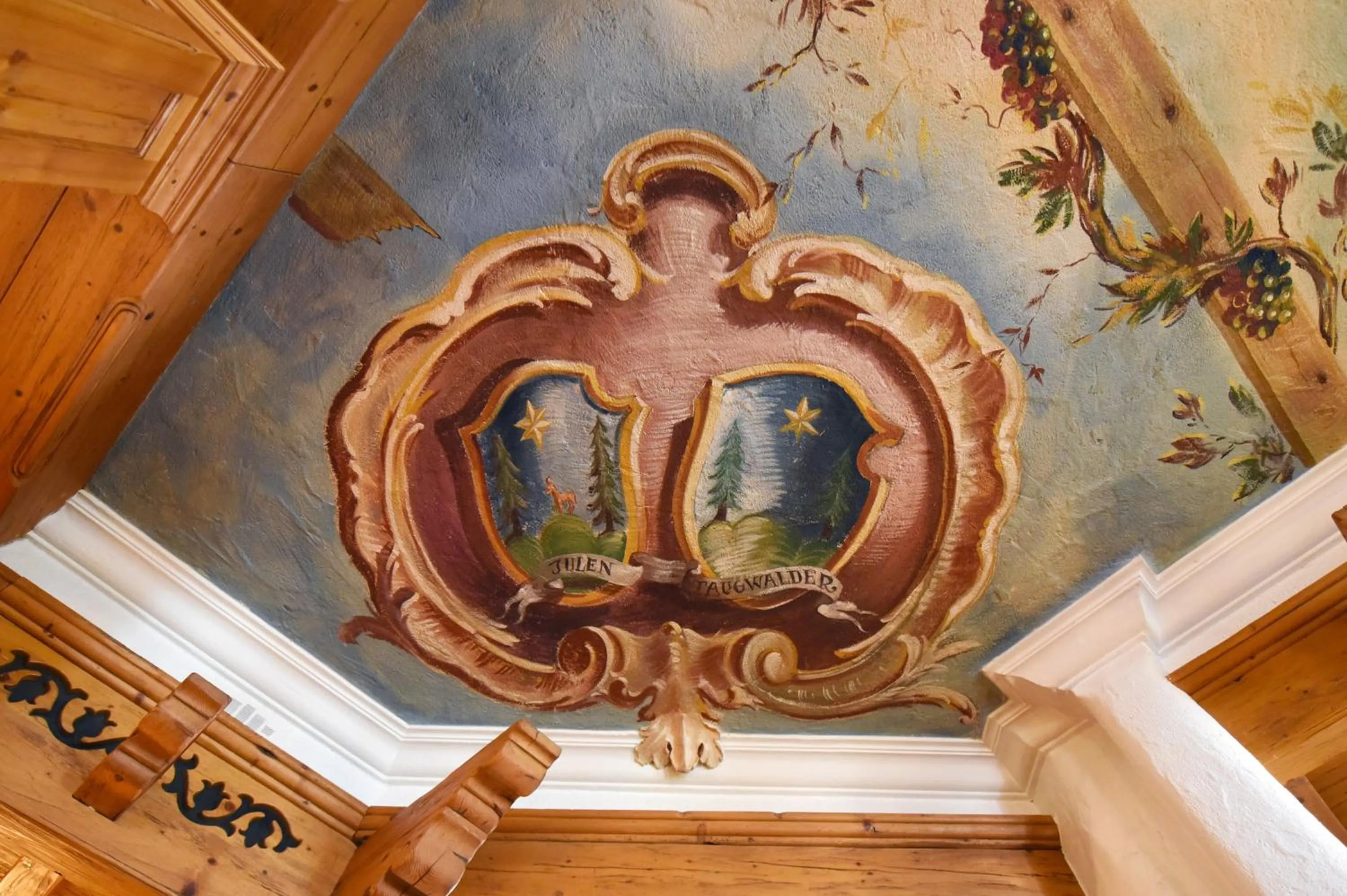 Lounge or bar in Hotel Alpenroyal