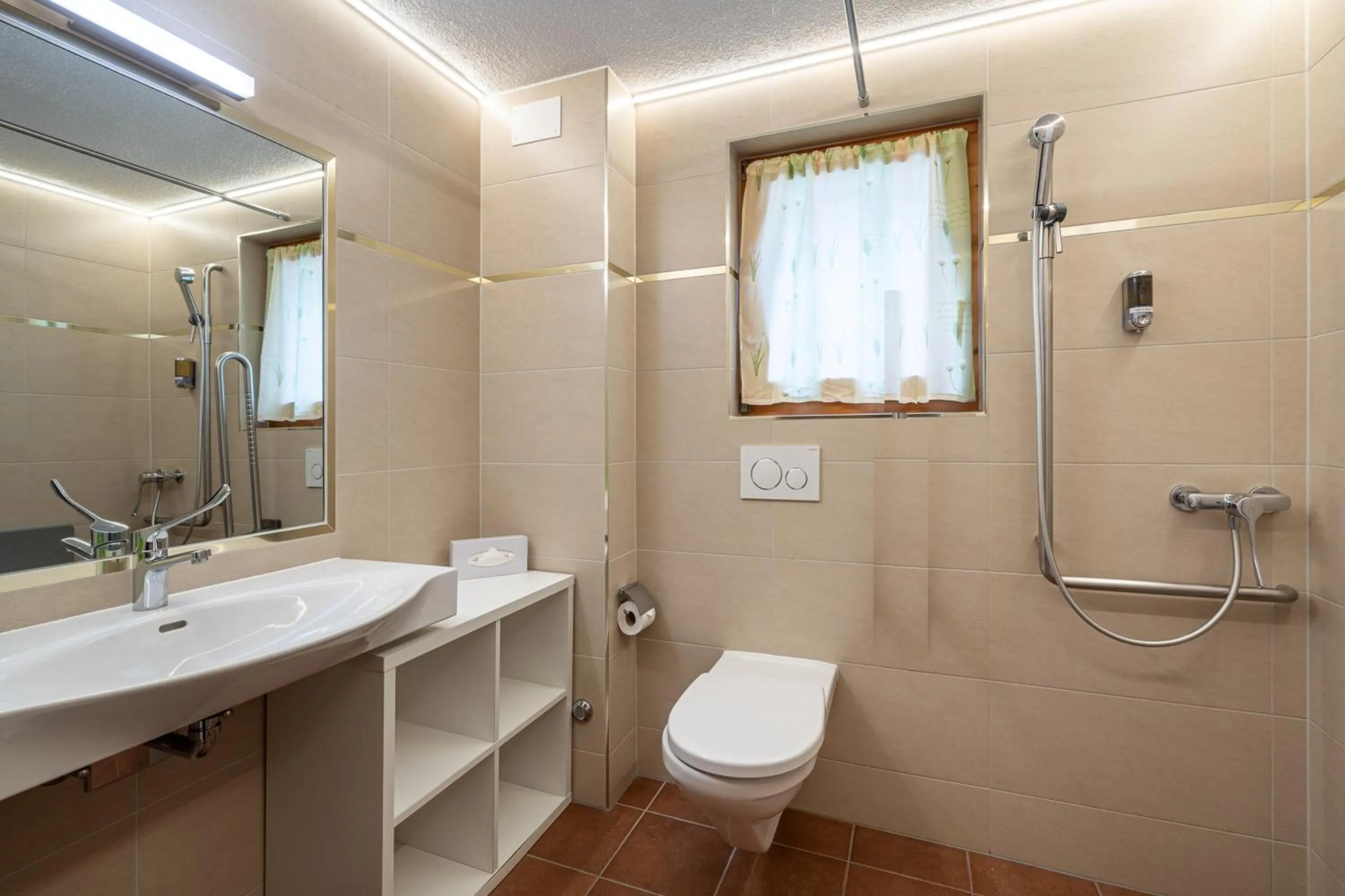 Bathroom in Hotel Alpenroyal