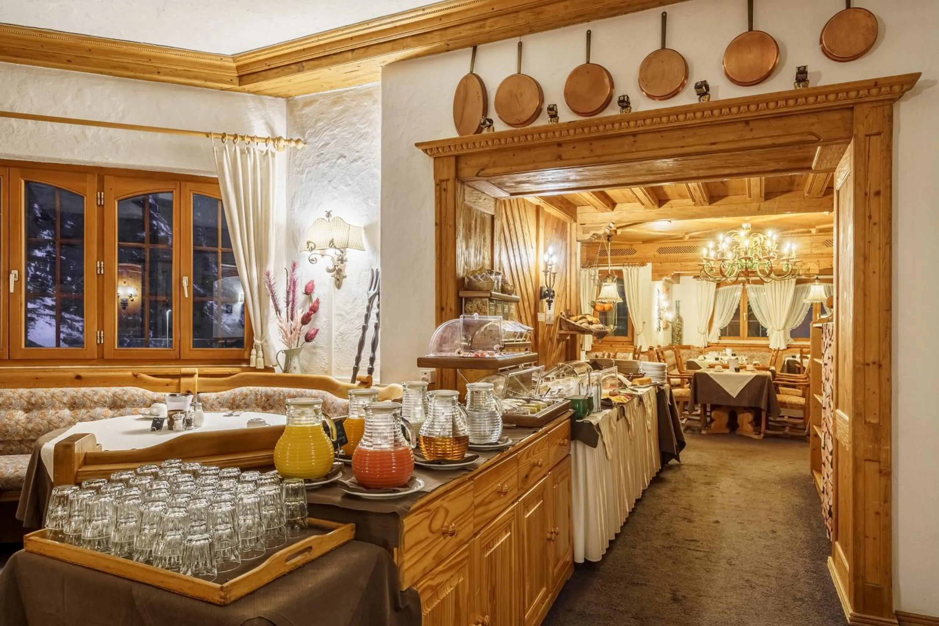 Restaurant/places to eat in Hotel Alpenroyal