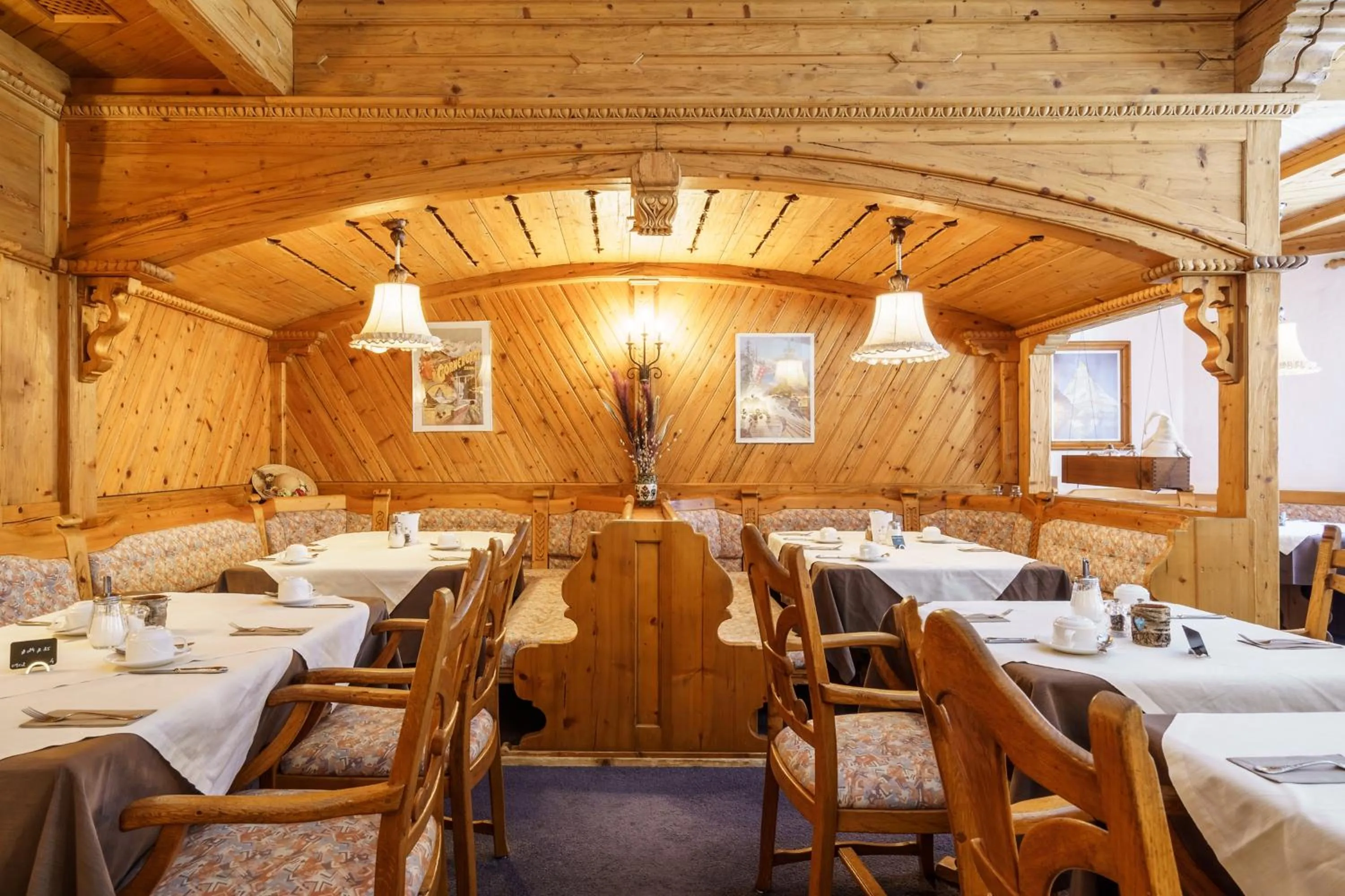 Restaurant/places to eat in Hotel Alpenroyal