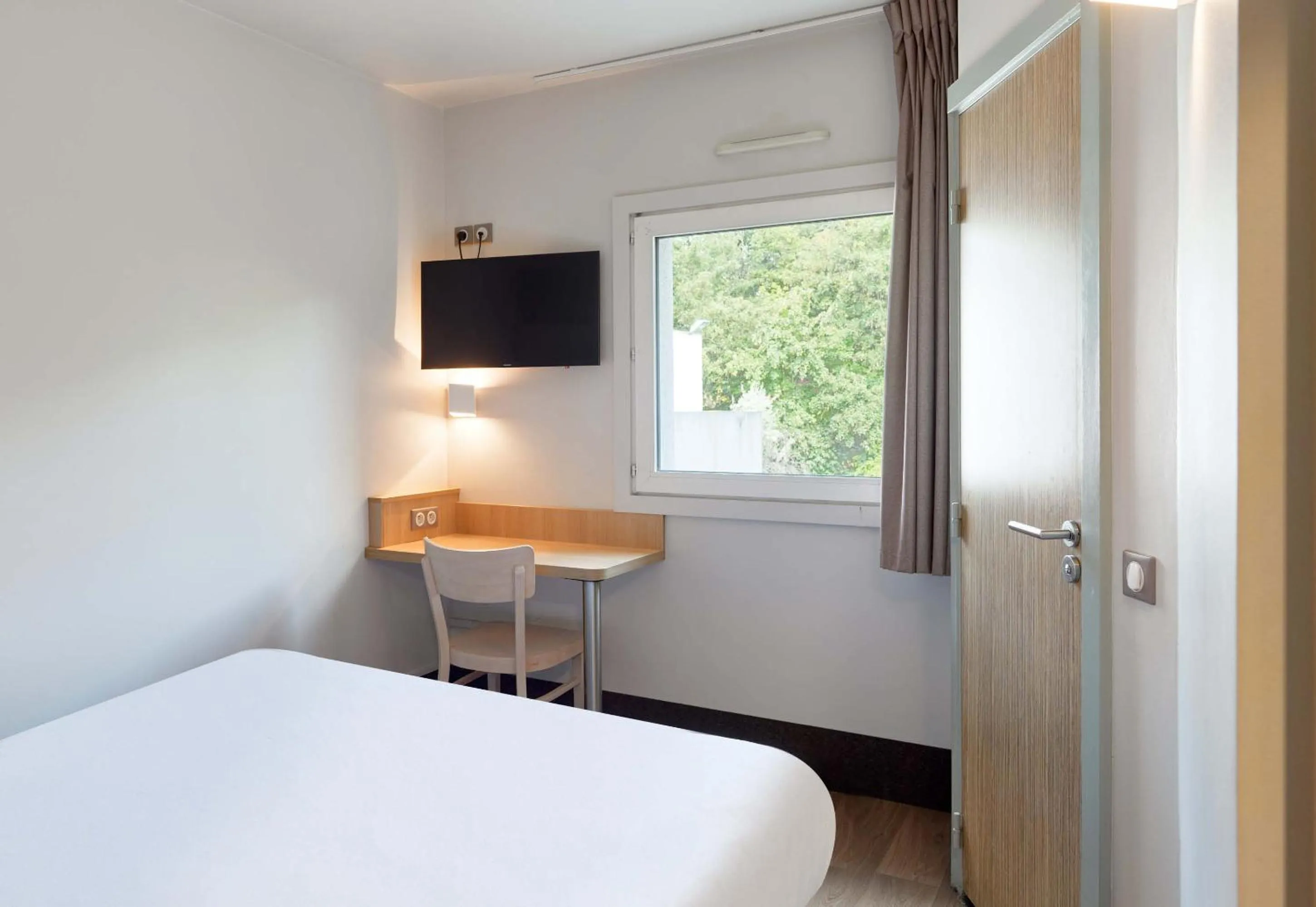 Bedroom, Bed in B&B HOTEL Paris Nord Aulnay-sous-Bois