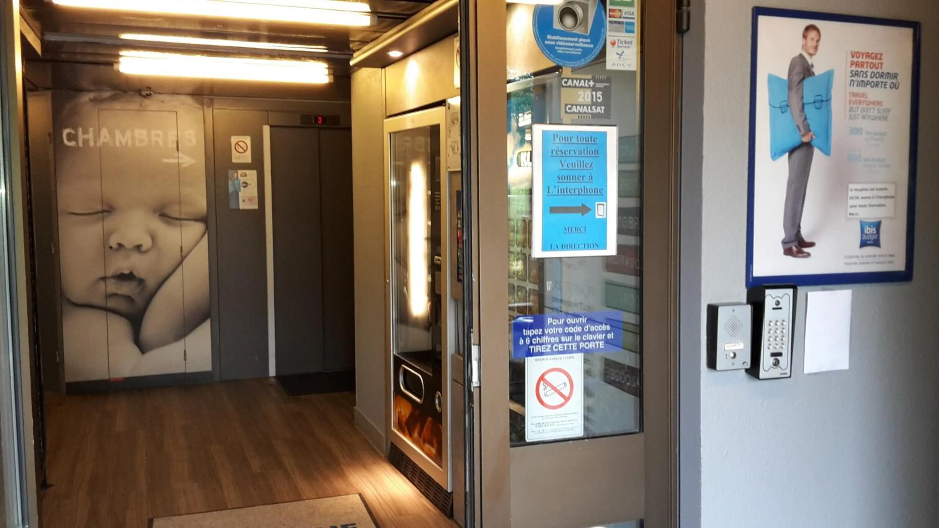 Lobby or reception in Ibis Budget St Gratien - Enghien-Les-Bains