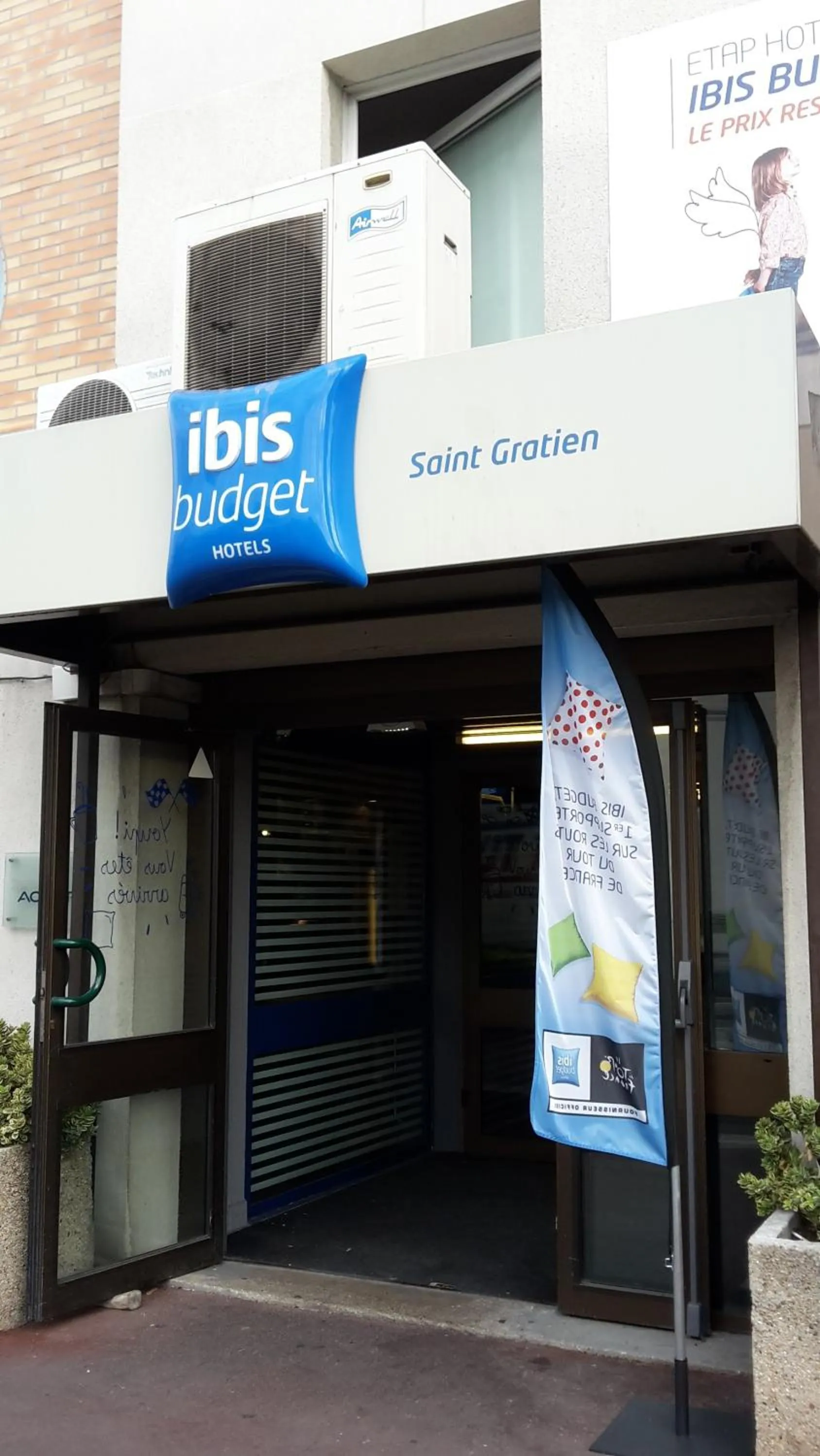 Facade/entrance in Ibis Budget St Gratien - Enghien-Les-Bains