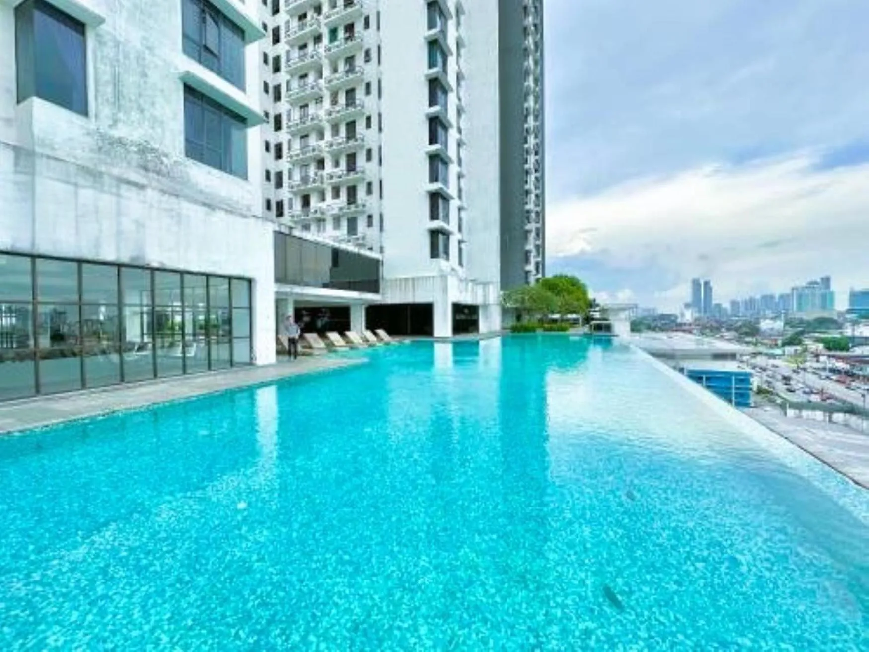 Swimming pool in 1 Tebrau Residences By RR JBcity