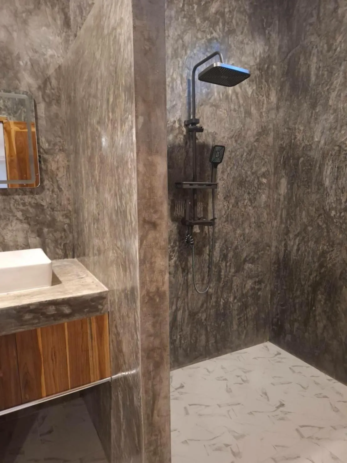 Shower in Kuba Bungalows