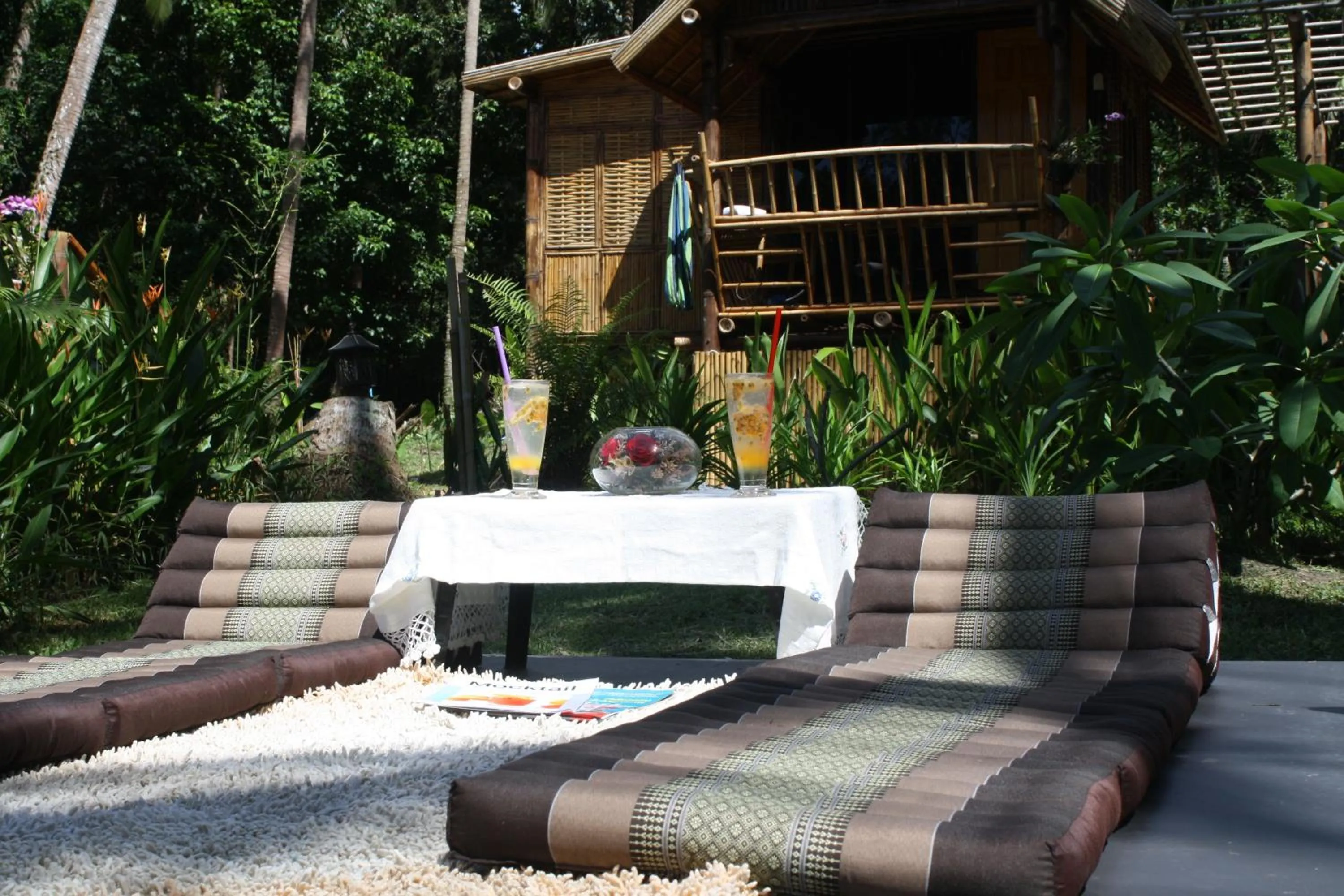 Seating area in Kuba Bungalows
