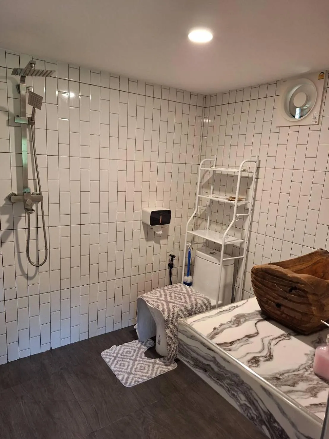 Shower in Kuba Bungalows