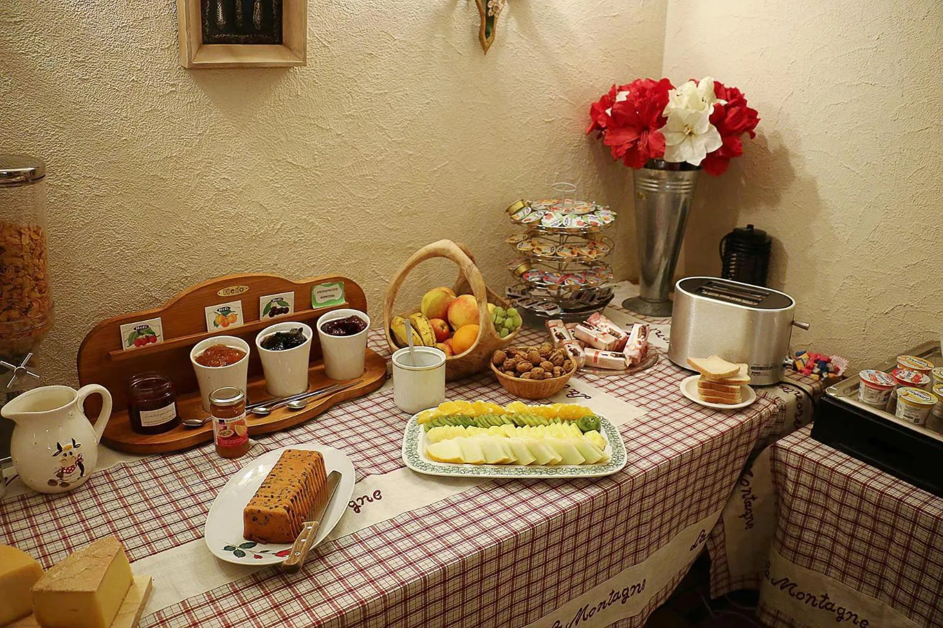 Buffet breakfast in Serviced Apartments Wallis
