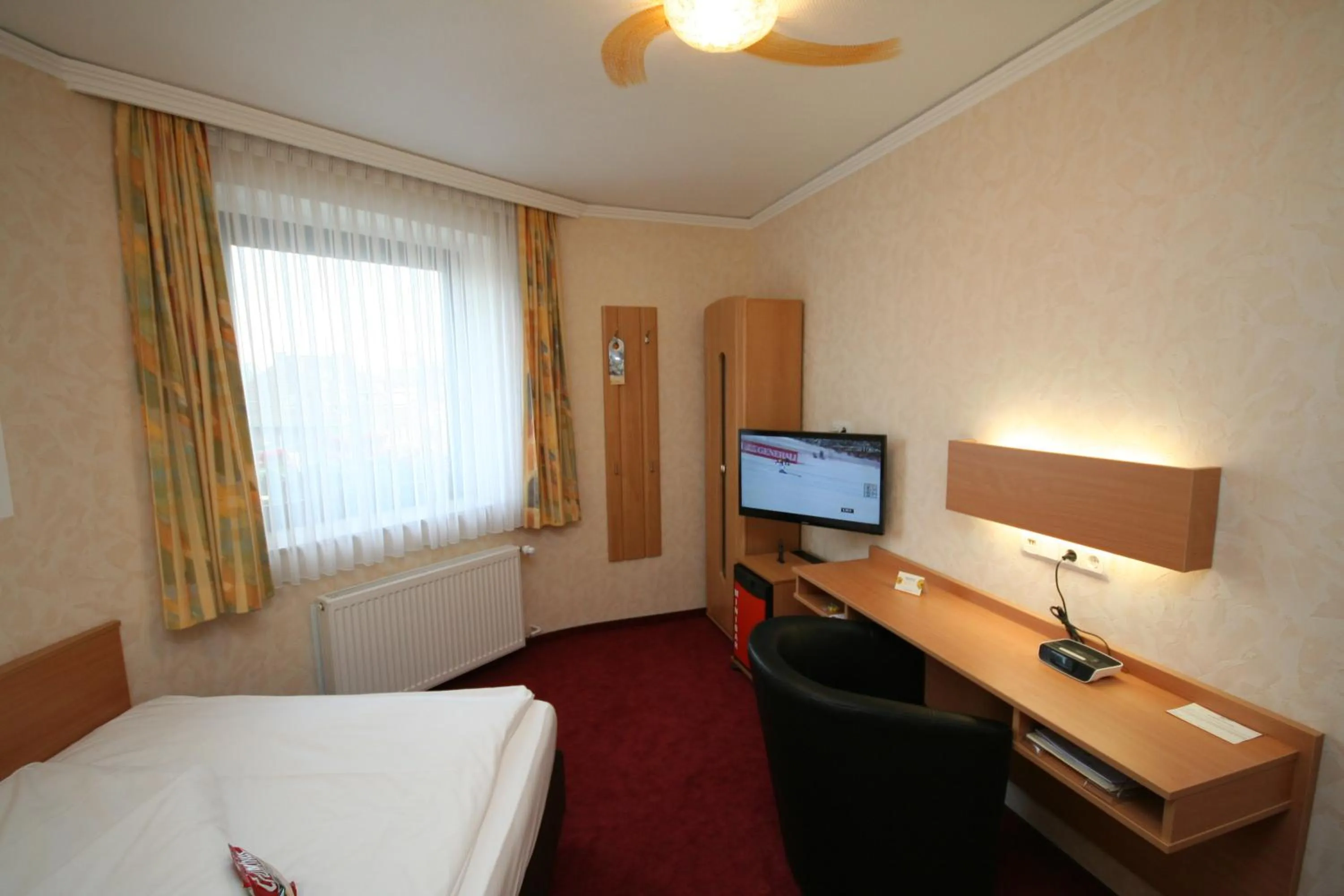 Photo of the whole room, Bed in Akzent Hotel Oberhausen