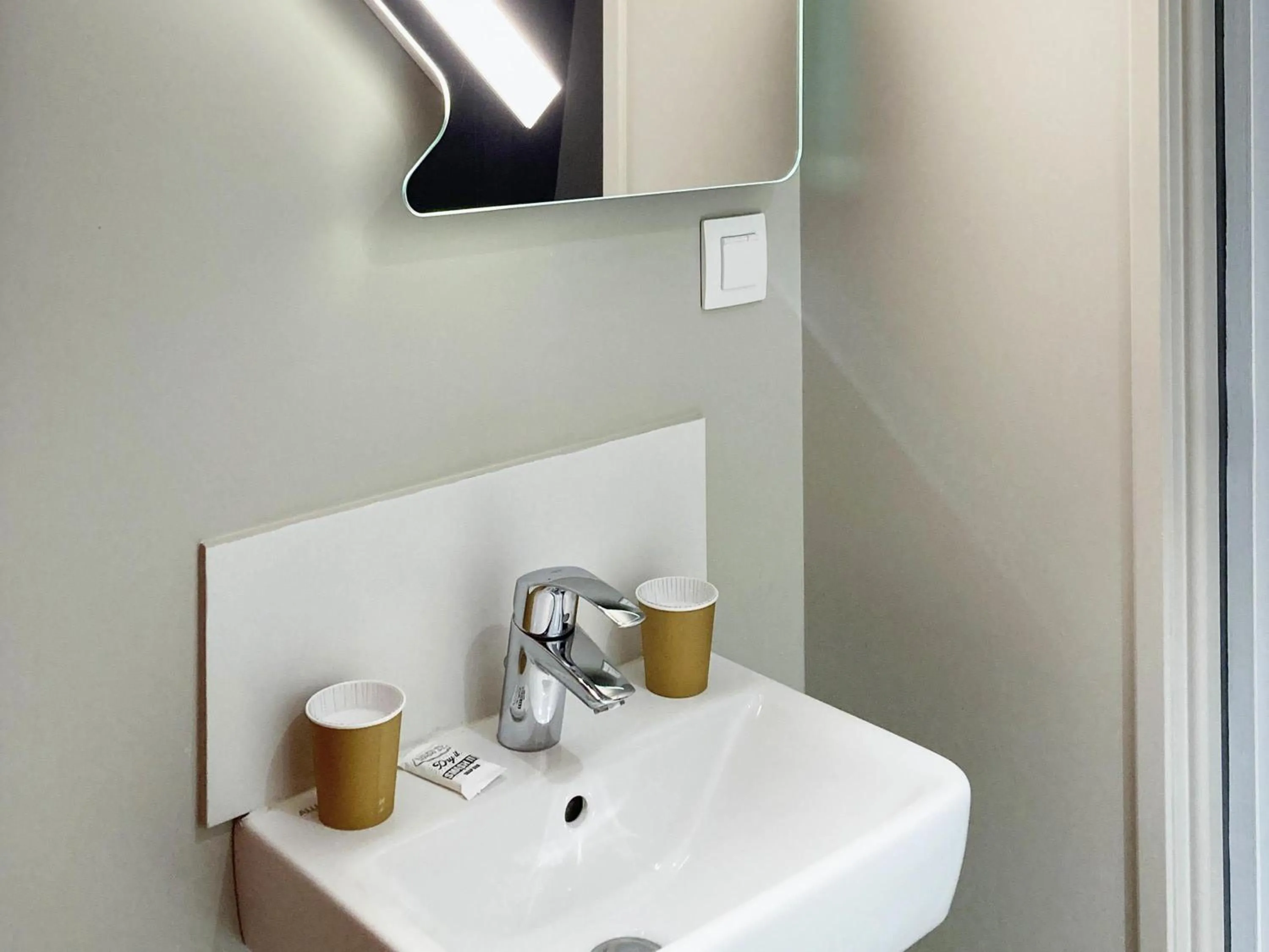 Bedroom in ibis budget Rouen Centre Rive Gauche